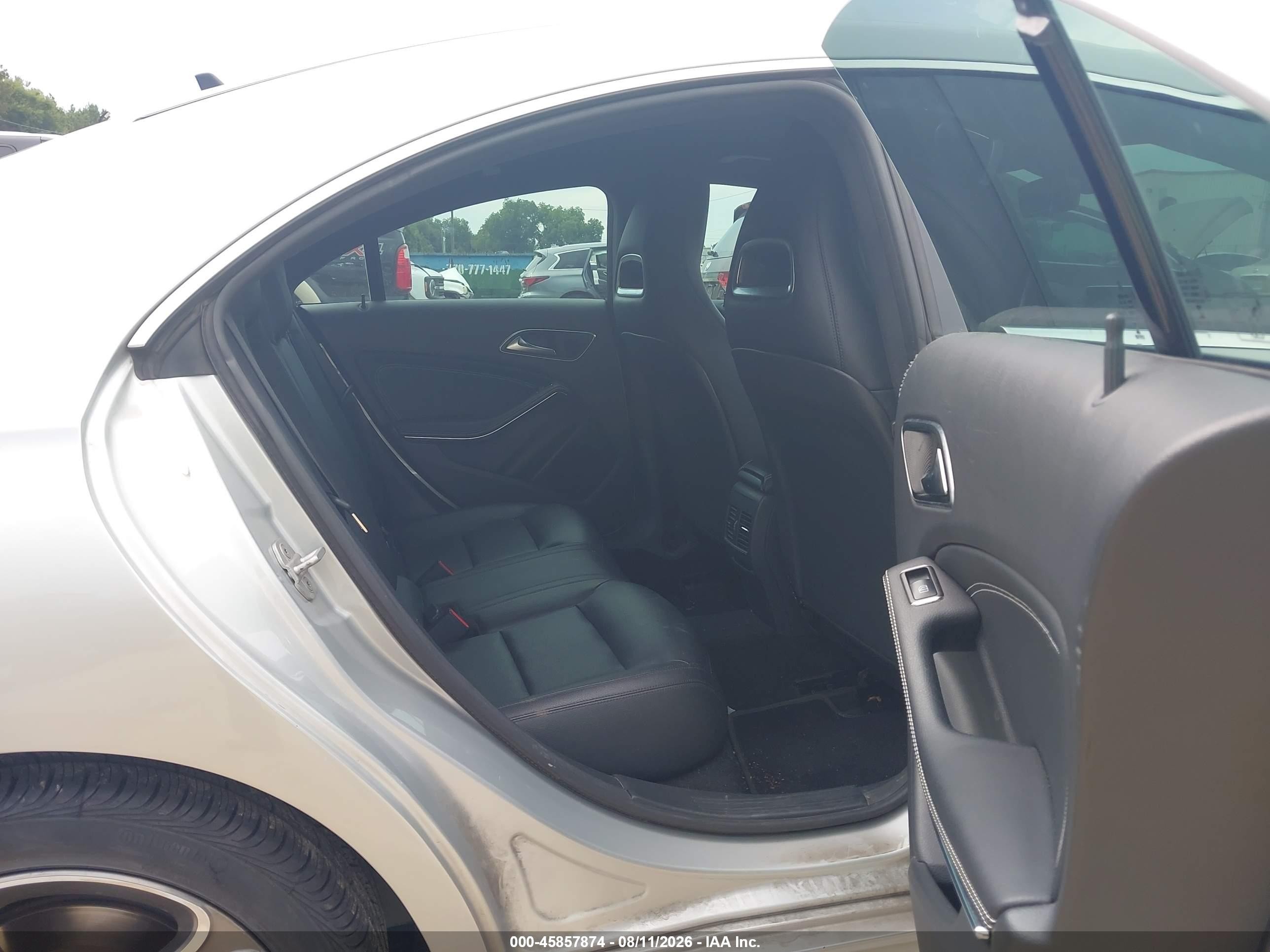 2014 Mercedes-benz Cla 250 Silver vin: WDDSJ4EB8EN049079