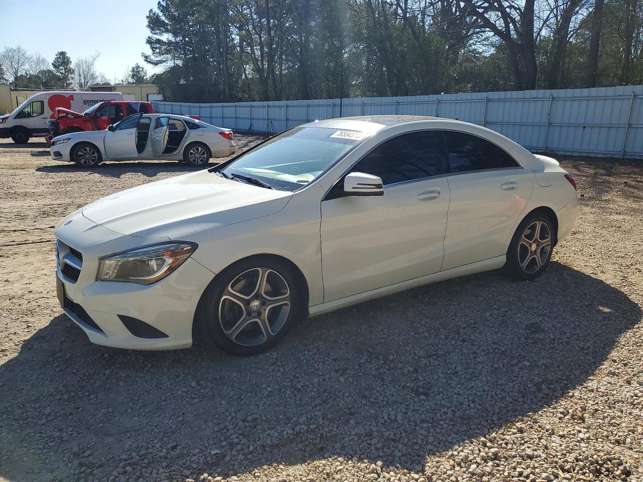 2014 Mercedes-benz Cla 250 White vin: WDDSJ4EB8EN104839