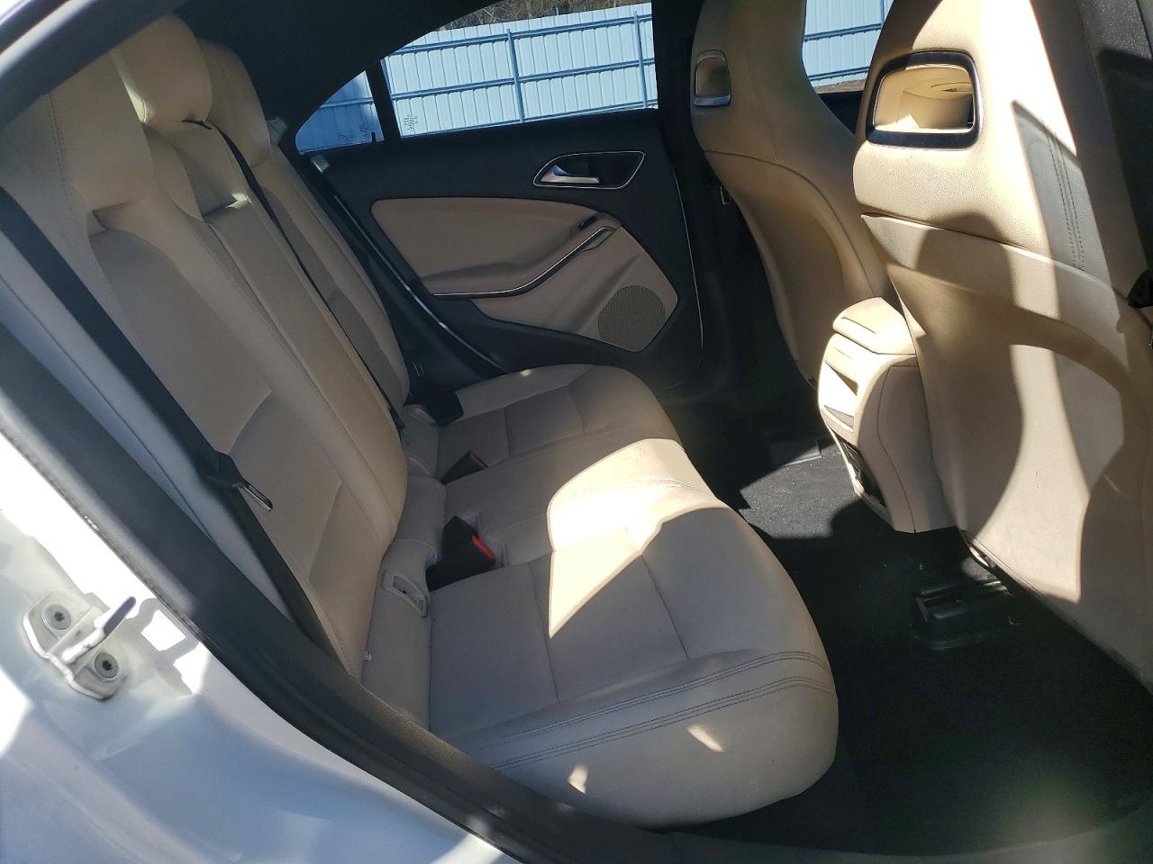 2014 Mercedes-benz Cla 250 White vin: WDDSJ4EB8EN104839