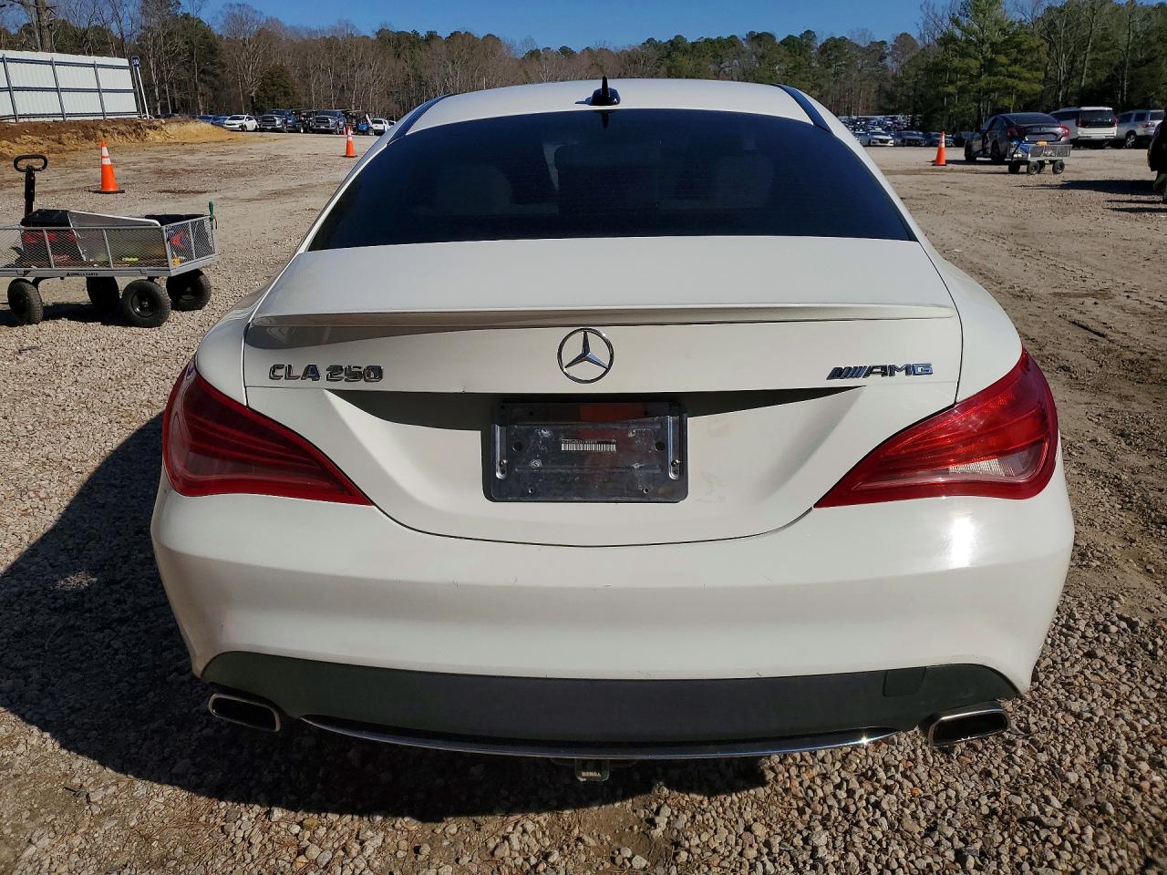 2014 Mercedes-benz Cla 250 White vin: WDDSJ4EB8EN104839