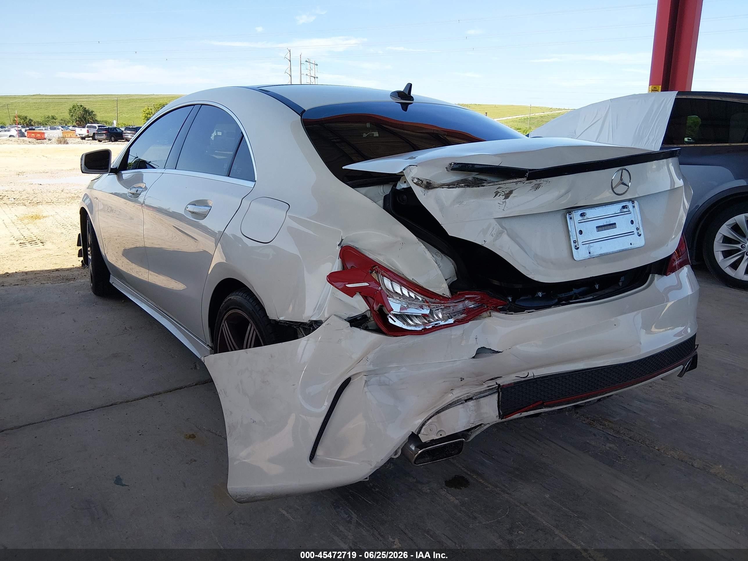 2015 Mercedes-benz Cla 250   White vin: WDDSJ4EB8FN162452