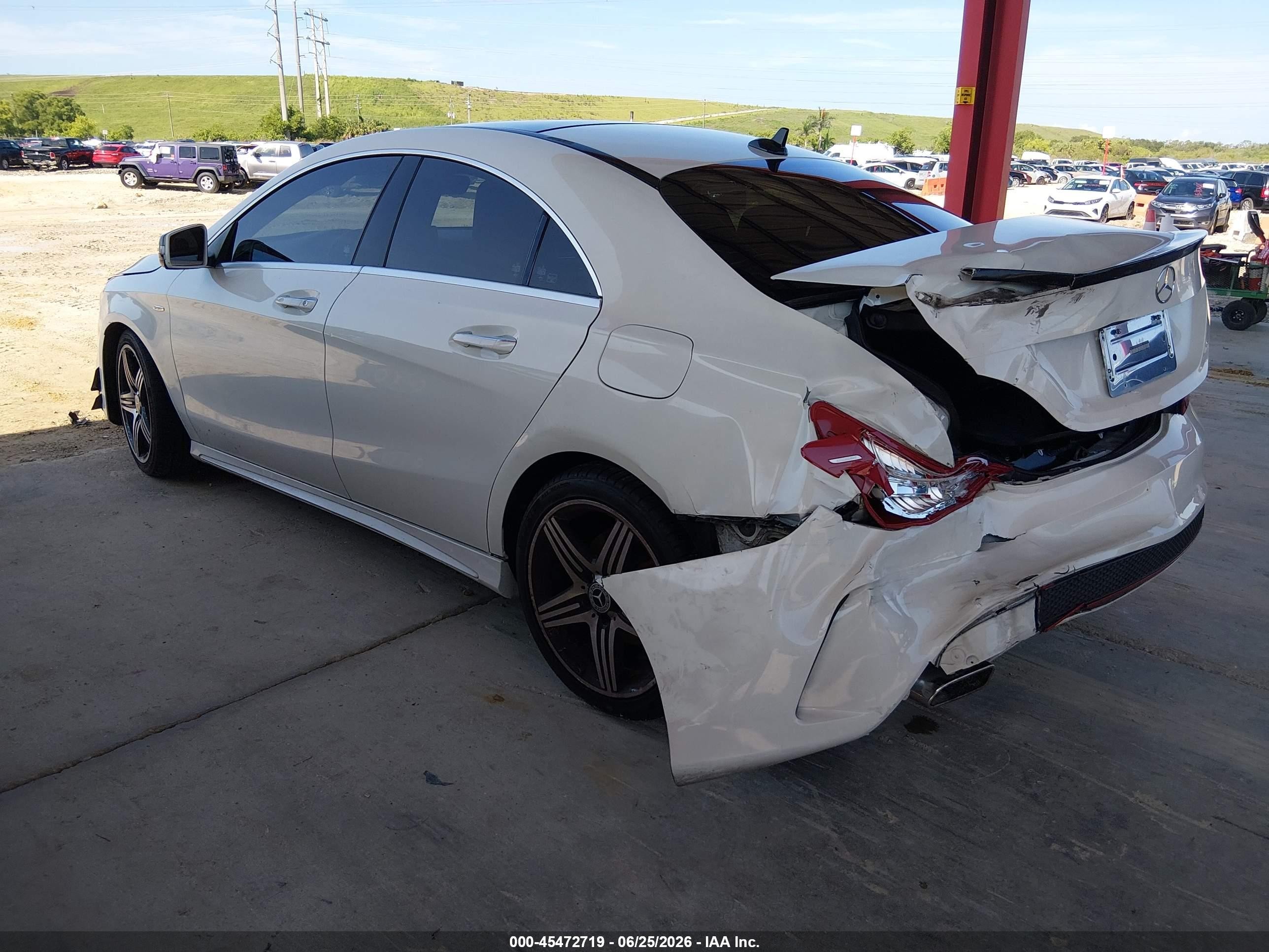 2015 Mercedes-benz Cla 250   White vin: WDDSJ4EB8FN162452
