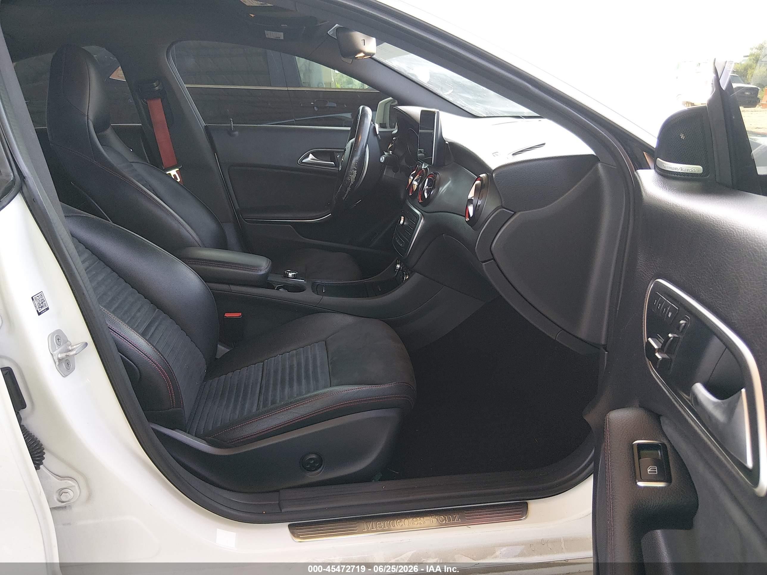 2015 Mercedes-benz Cla 250   White vin: WDDSJ4EB8FN162452