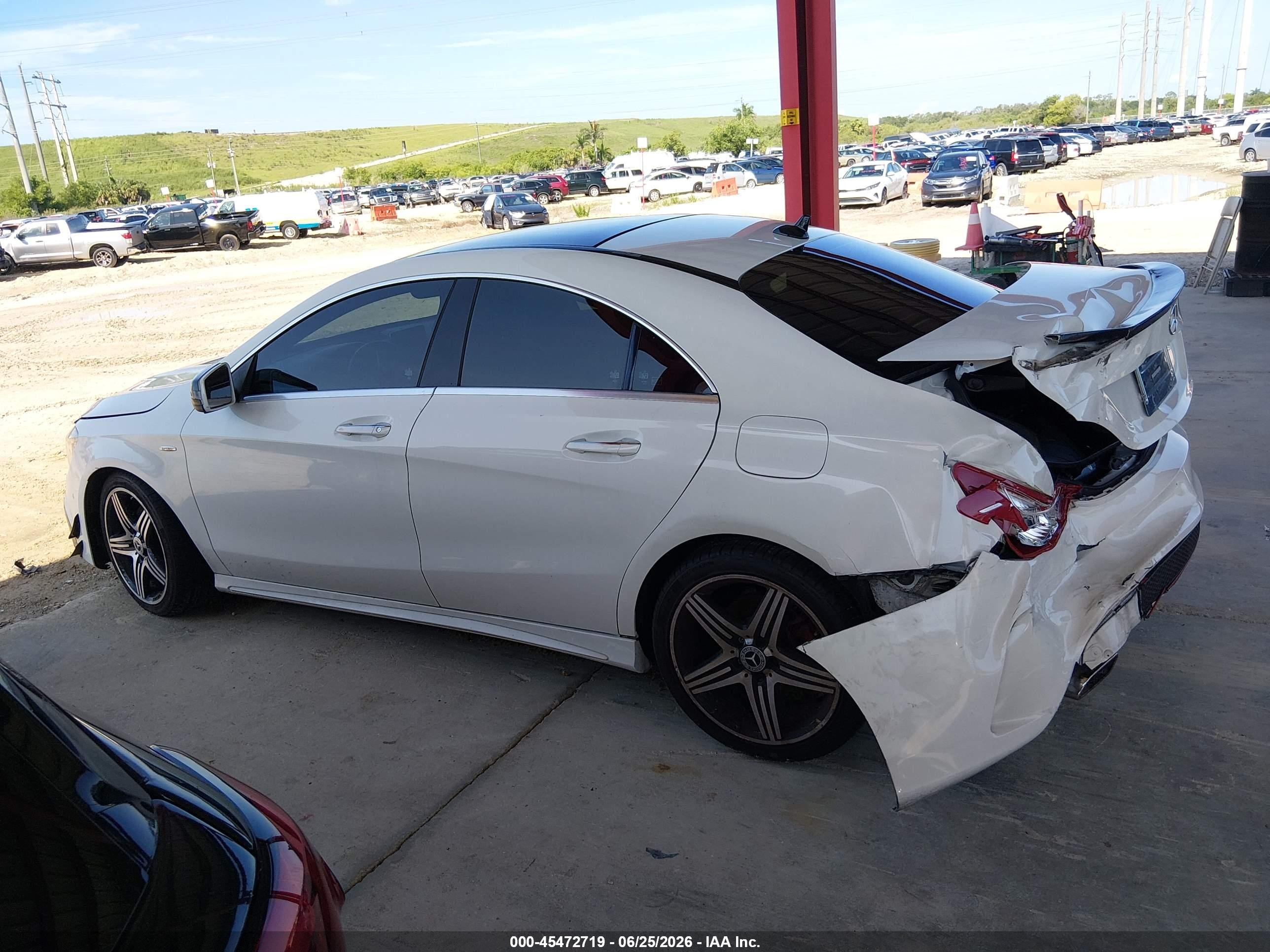 2015 Mercedes-benz Cla 250   White vin: WDDSJ4EB8FN162452