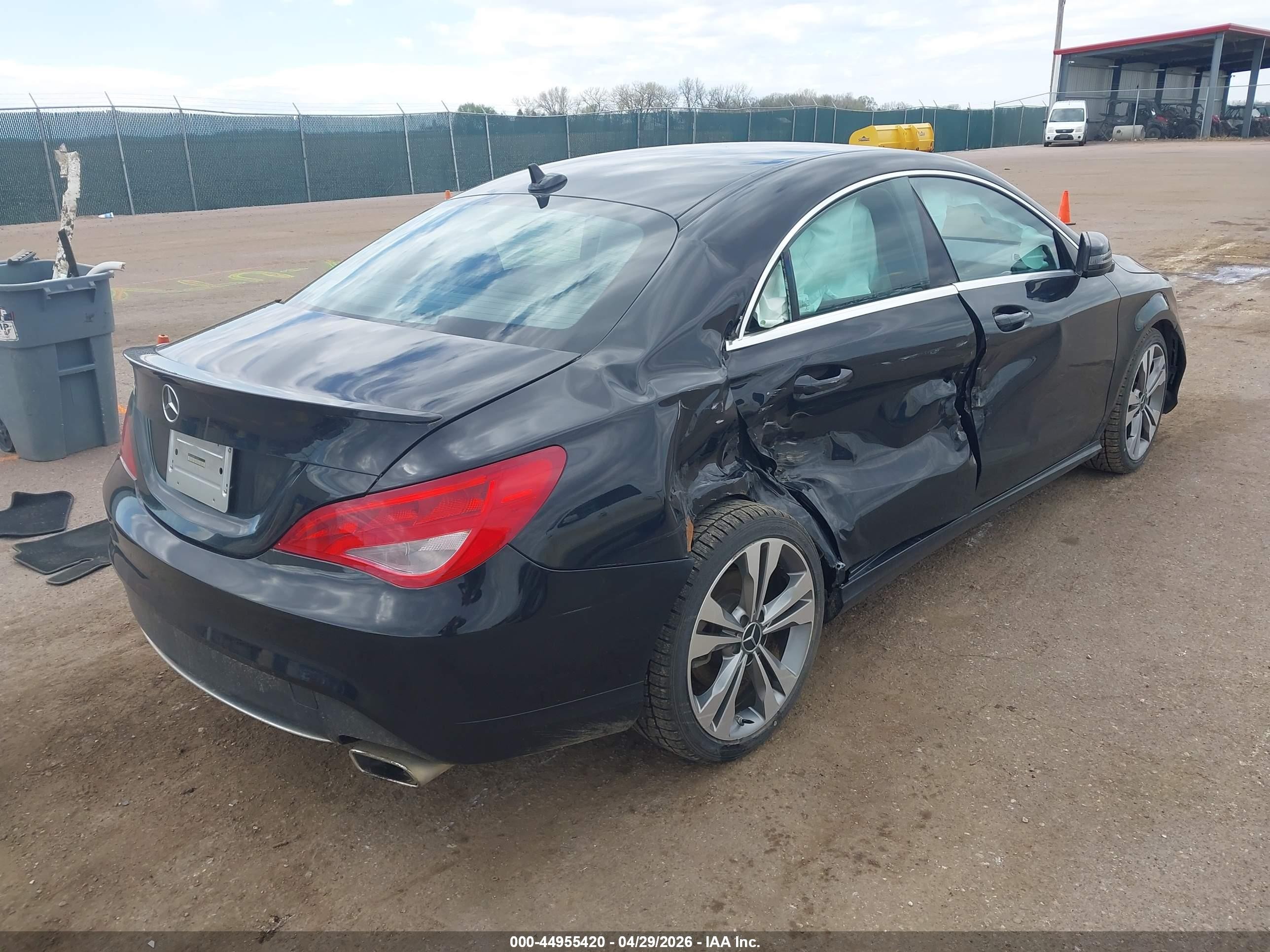 2015 Mercedes-benz Cla 250   Black vin: WDDSJ4EB8FN174620