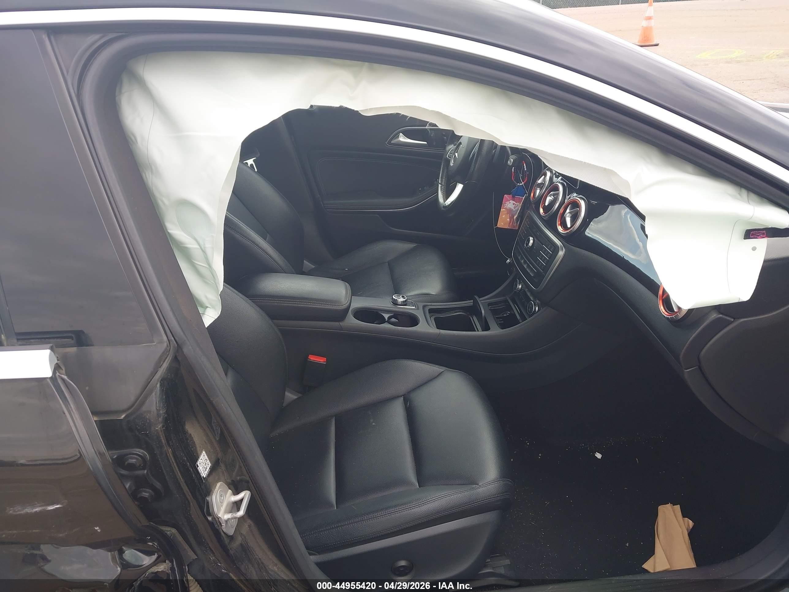 2015 Mercedes-benz Cla 250   Black vin: WDDSJ4EB8FN174620