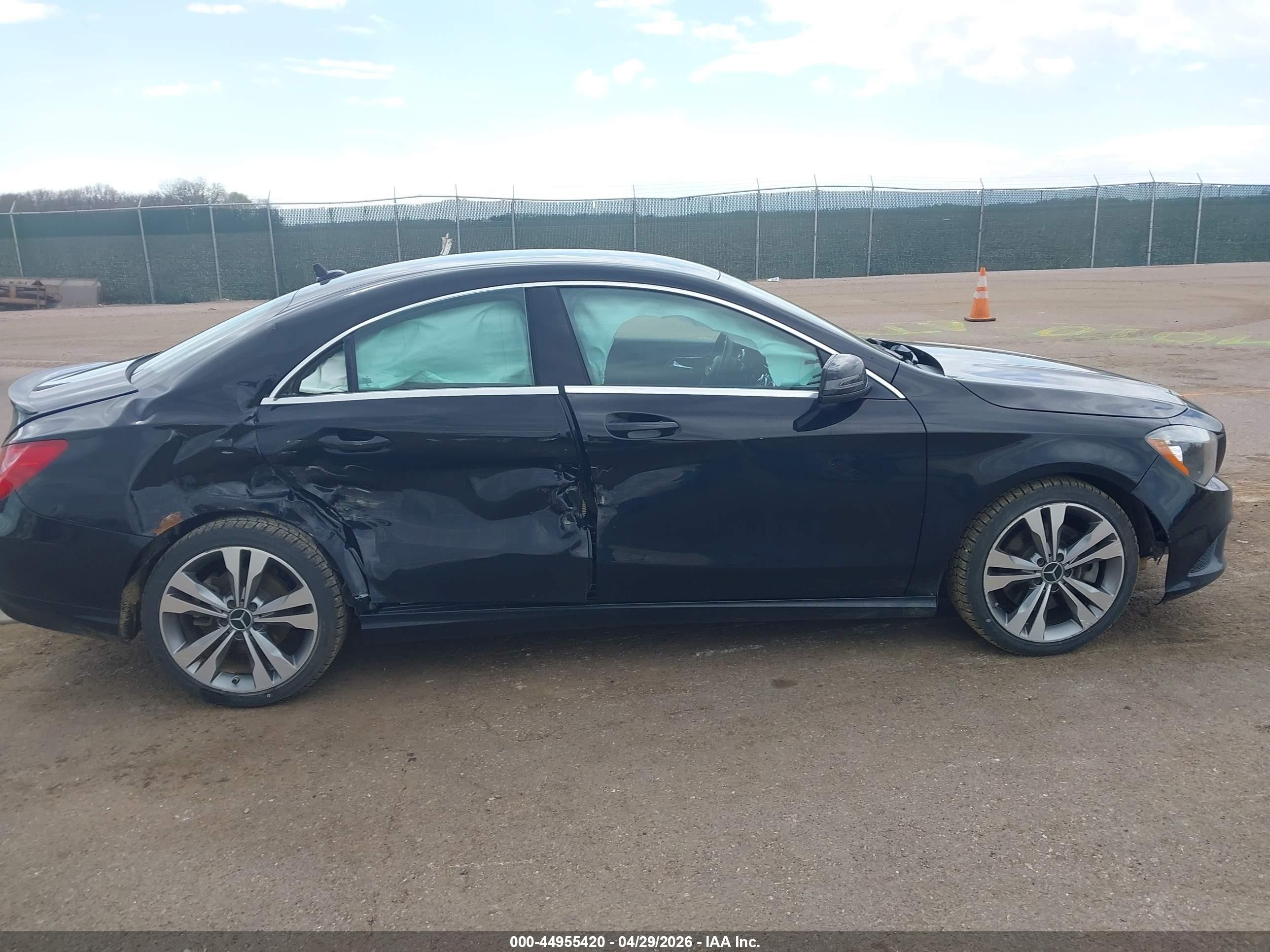 2015 Mercedes-benz Cla 250   Black vin: WDDSJ4EB8FN174620