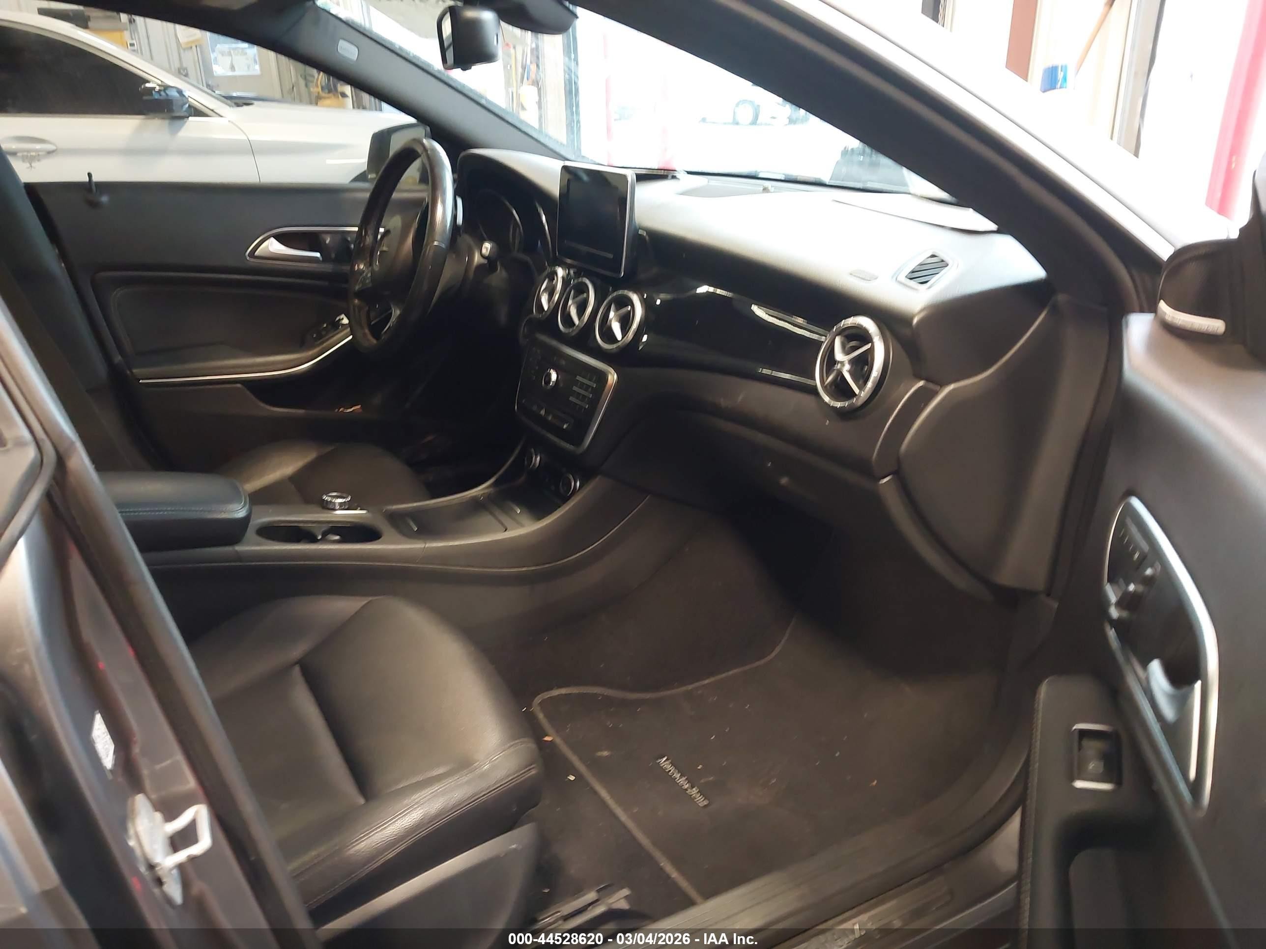 2015 Mercedes-benz Cla 250   Gray vin: WDDSJ4EB8FN184046