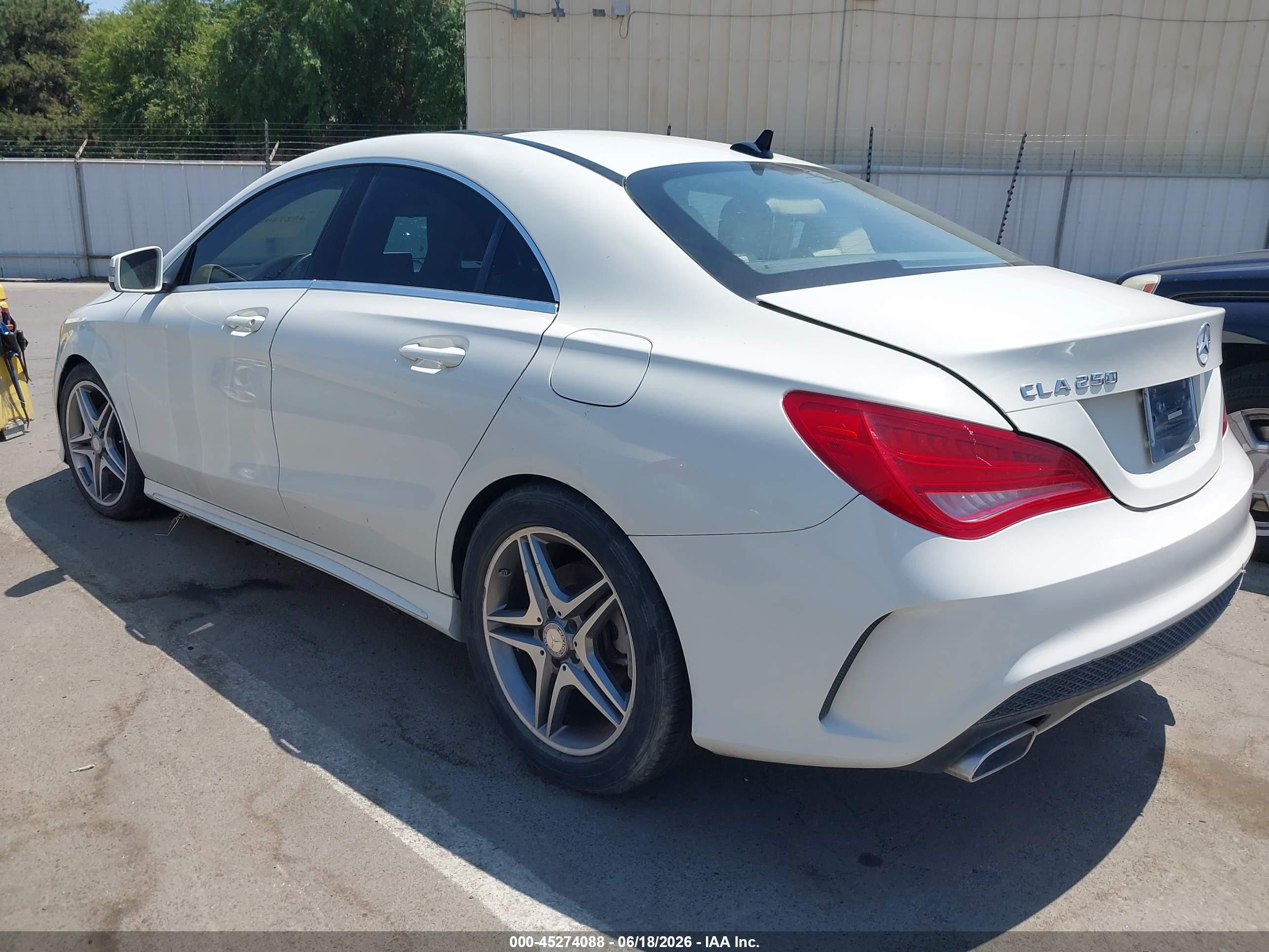 2015 Mercedes-benz Cla 250   Белый vin: WDDSJ4EB8FN205543