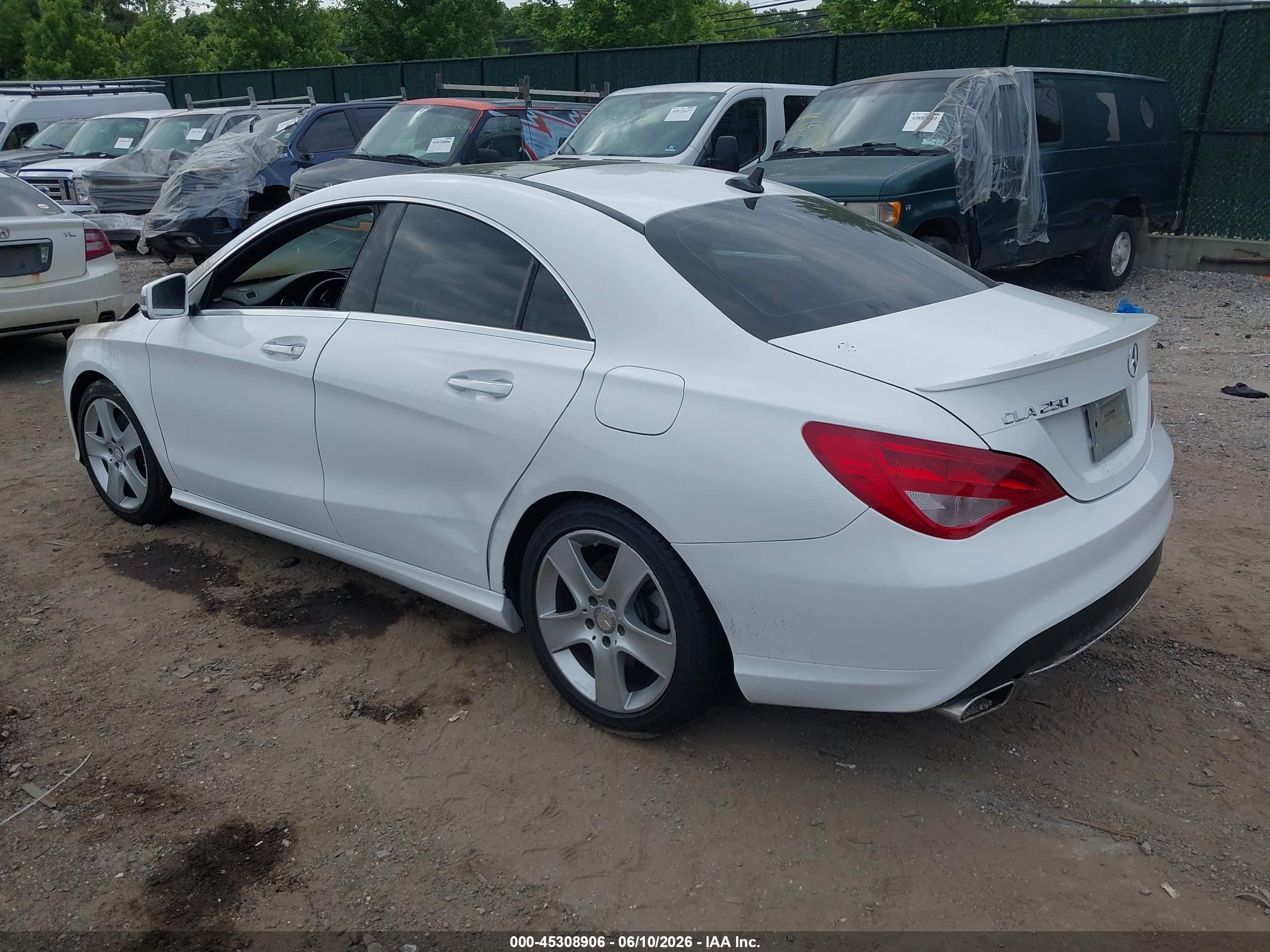 2015 Mercedes-benz Cla 250   White vin: WDDSJ4EB8FN229454