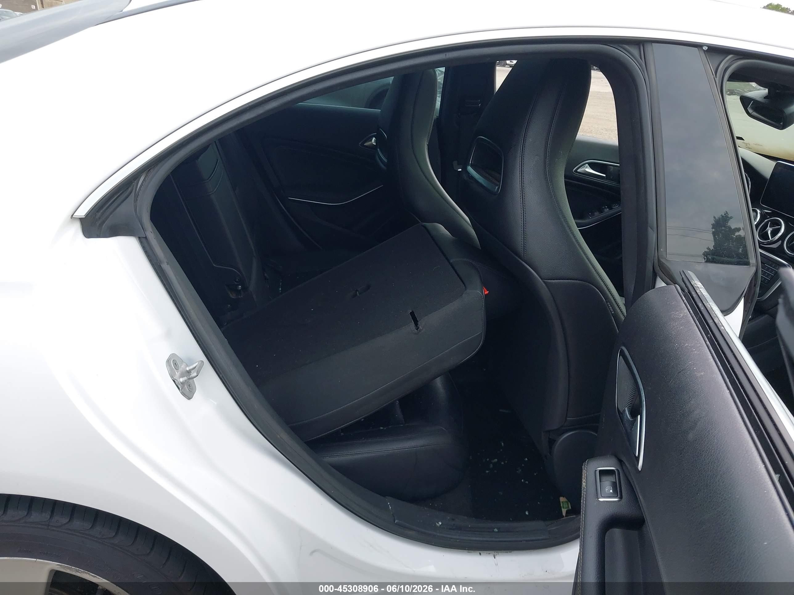 2015 Mercedes-benz Cla 250   White vin: WDDSJ4EB8FN229454