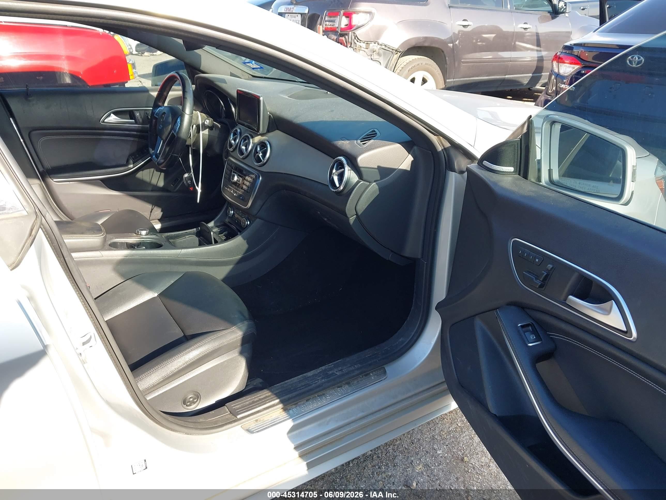 2014 Mercedes-benz Cla 250   Серебряный vin: WDDSJ4EB9EN035014