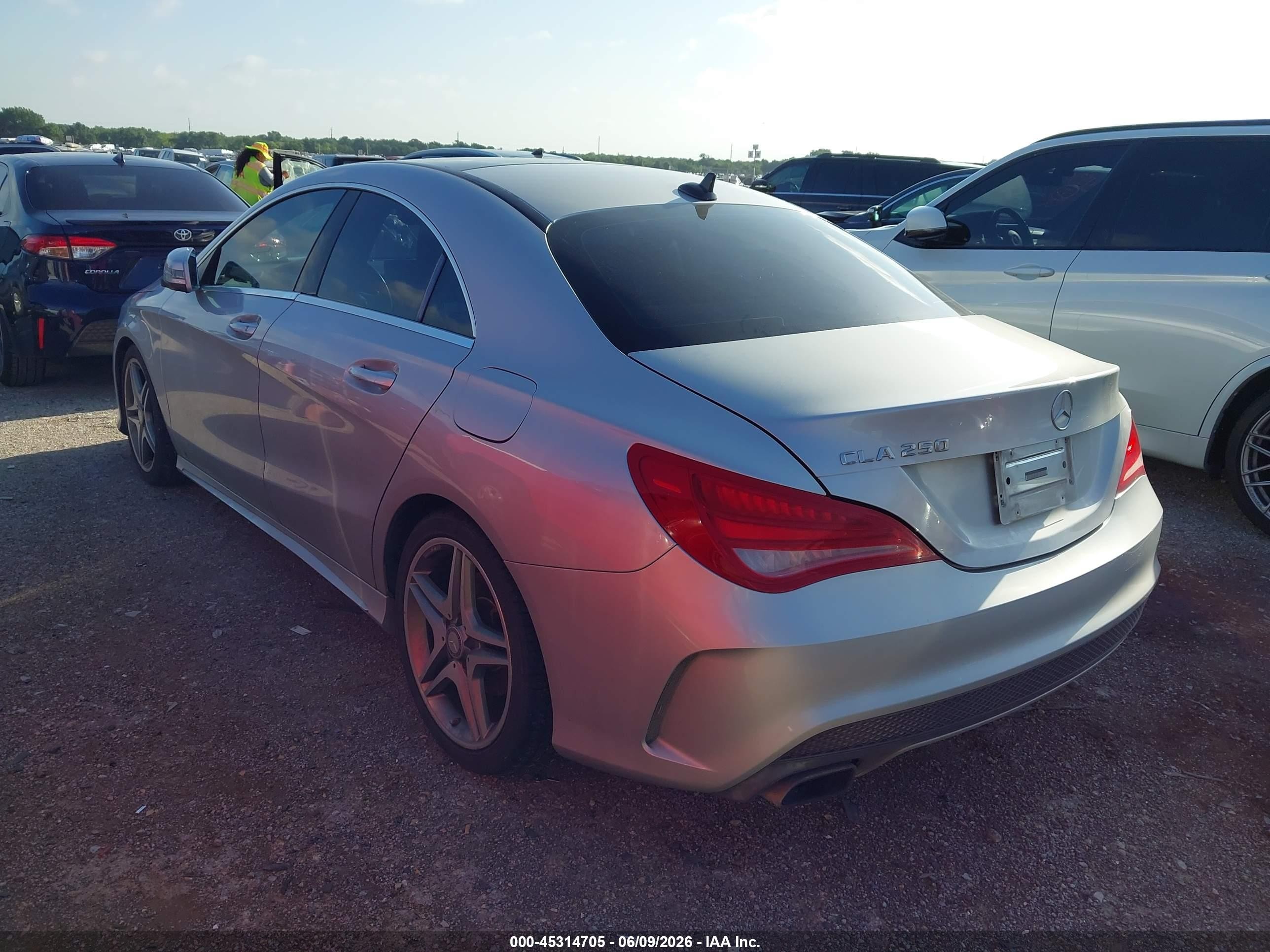 2014 Mercedes-benz Cla 250   Серебряный vin: WDDSJ4EB9EN035014