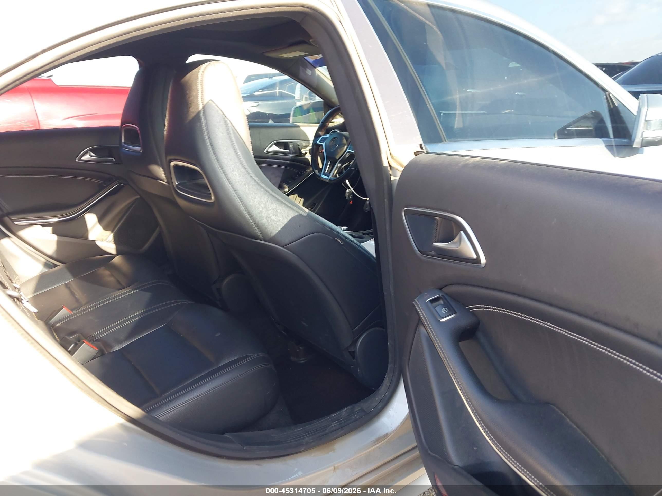 2014 Mercedes-benz Cla 250   Серебряный vin: WDDSJ4EB9EN035014