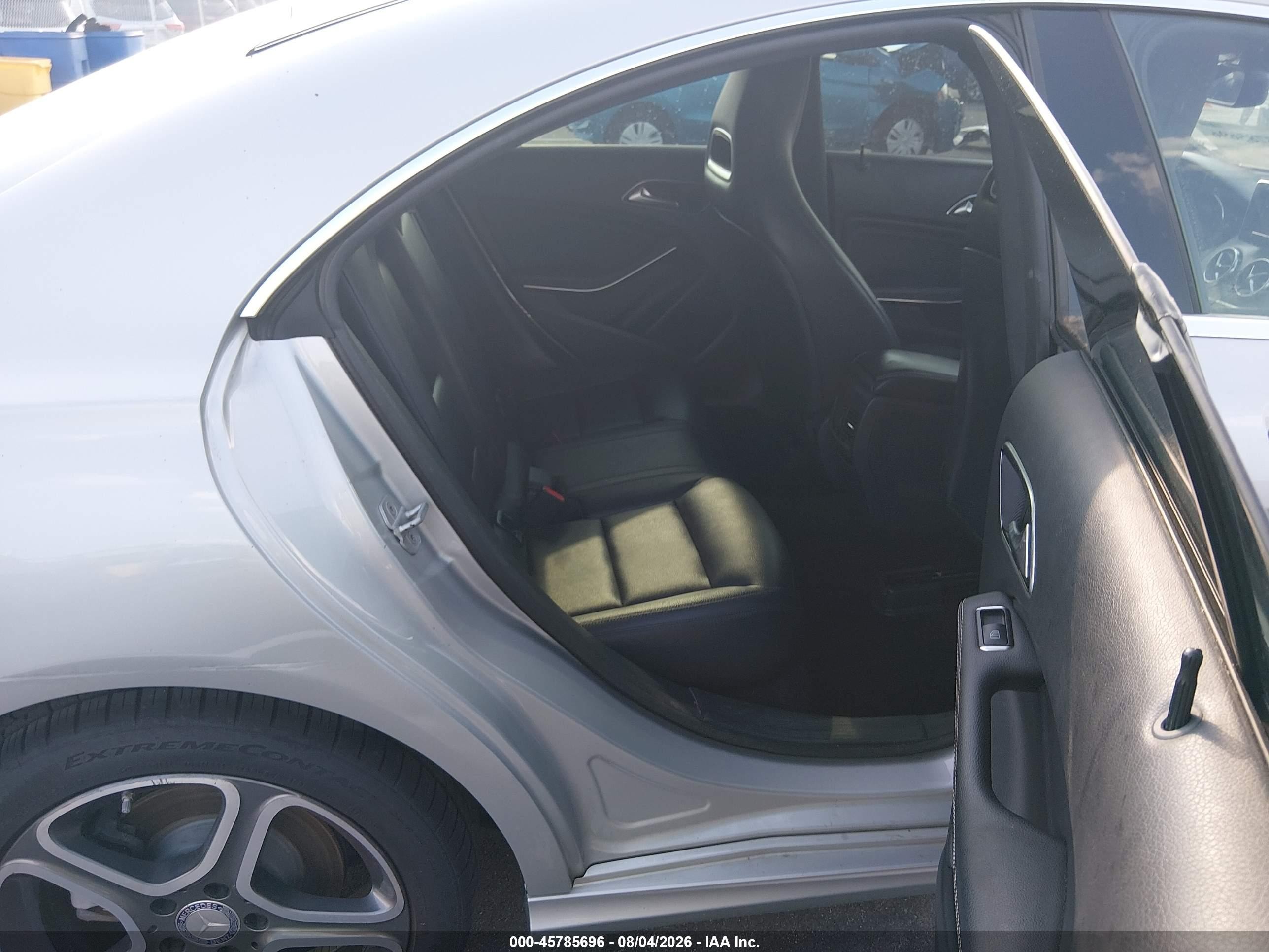 2014 Mercedes-benz Cla 250   Silver vin: WDDSJ4EB9EN037927