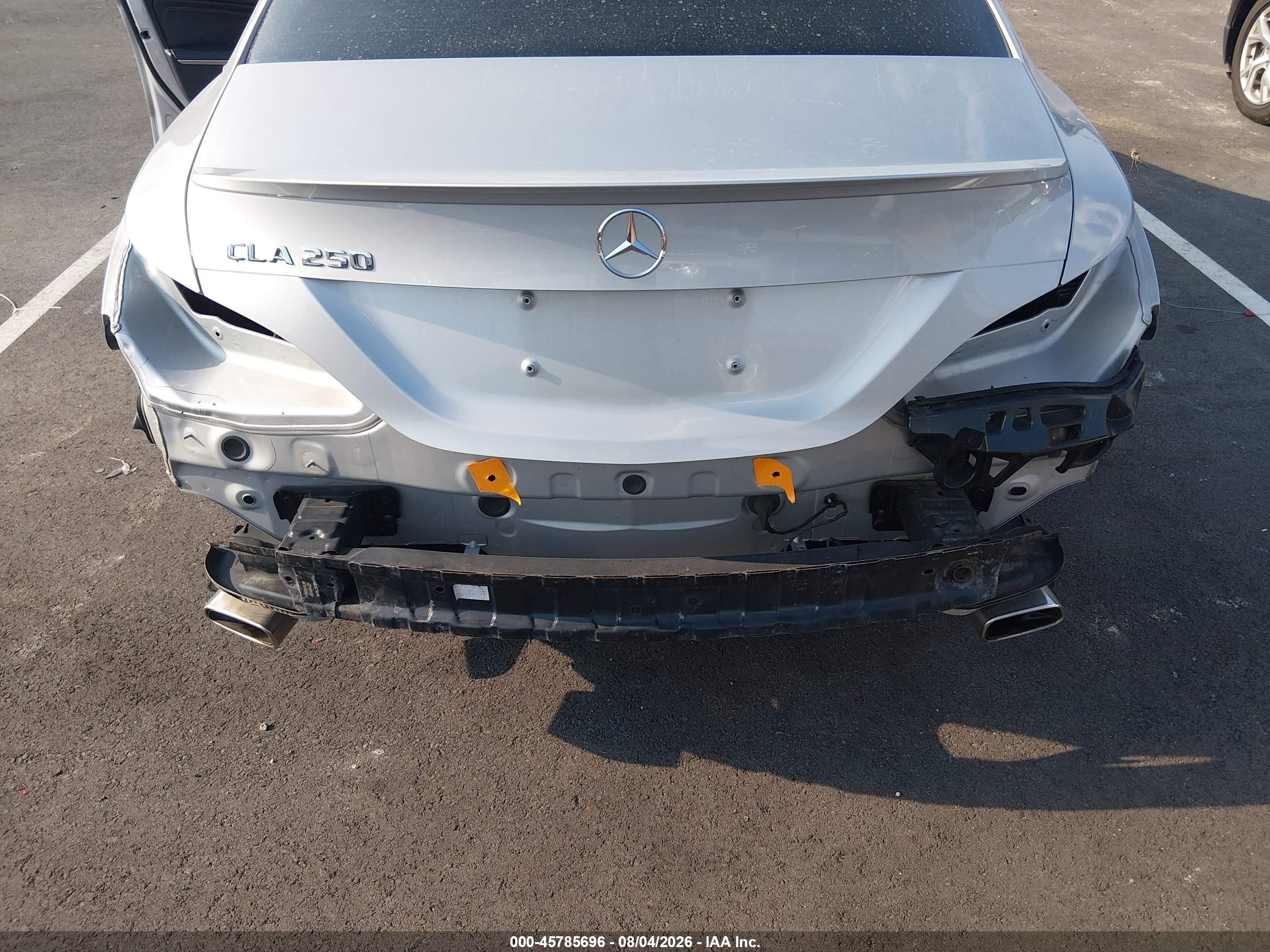 2014 Mercedes-benz Cla 250   Silver vin: WDDSJ4EB9EN037927