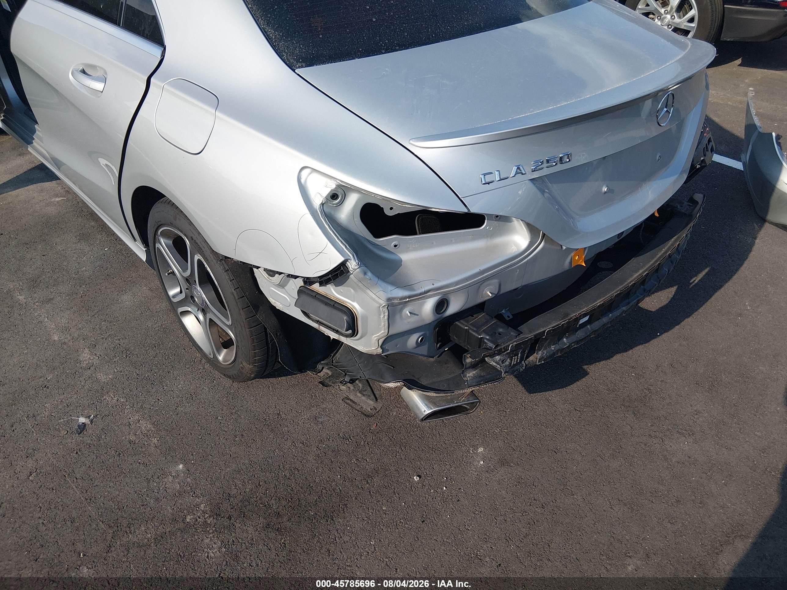 2014 Mercedes-benz Cla 250   Silver vin: WDDSJ4EB9EN037927