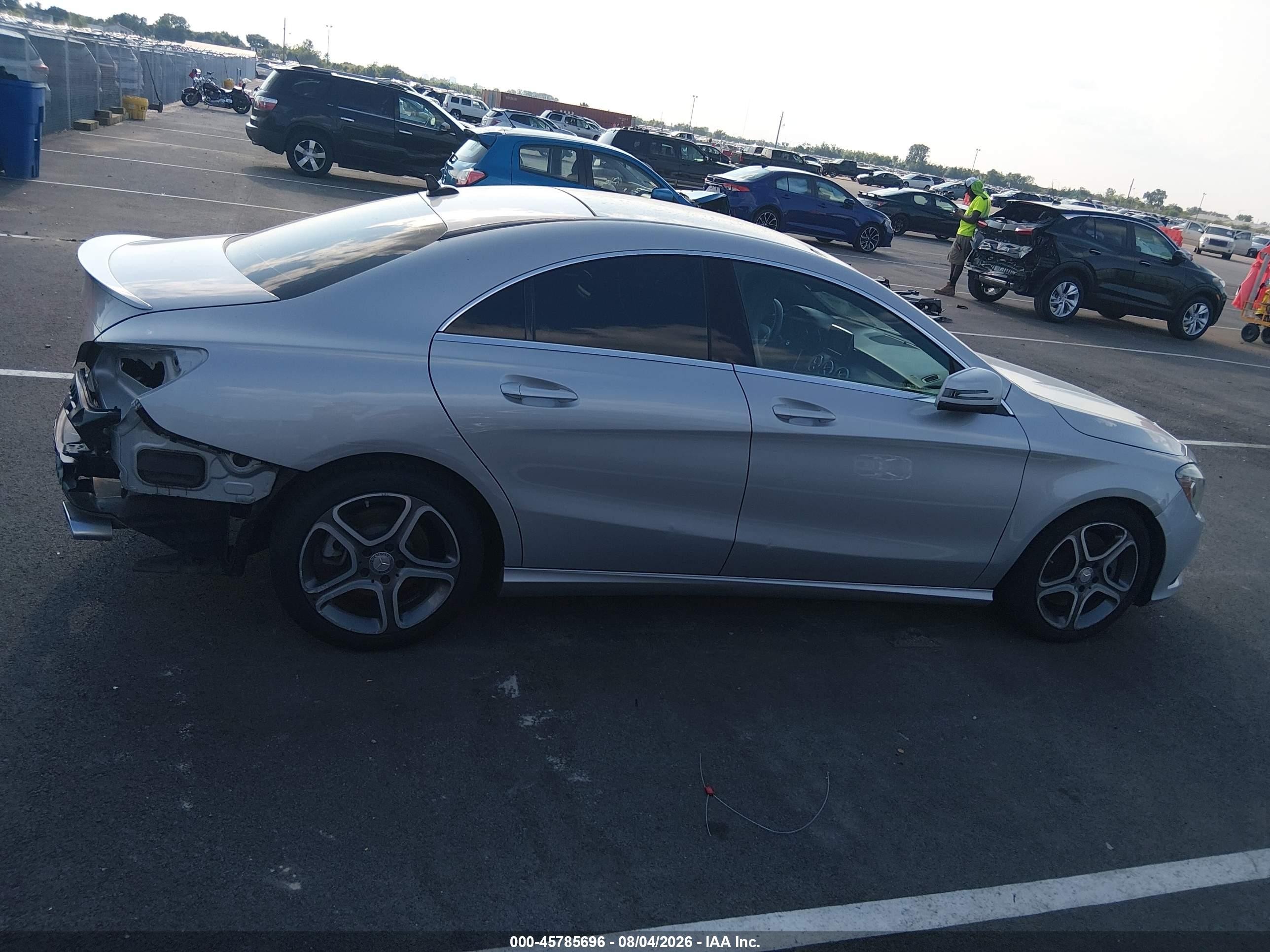 2014 Mercedes-benz Cla 250   Silver vin: WDDSJ4EB9EN037927