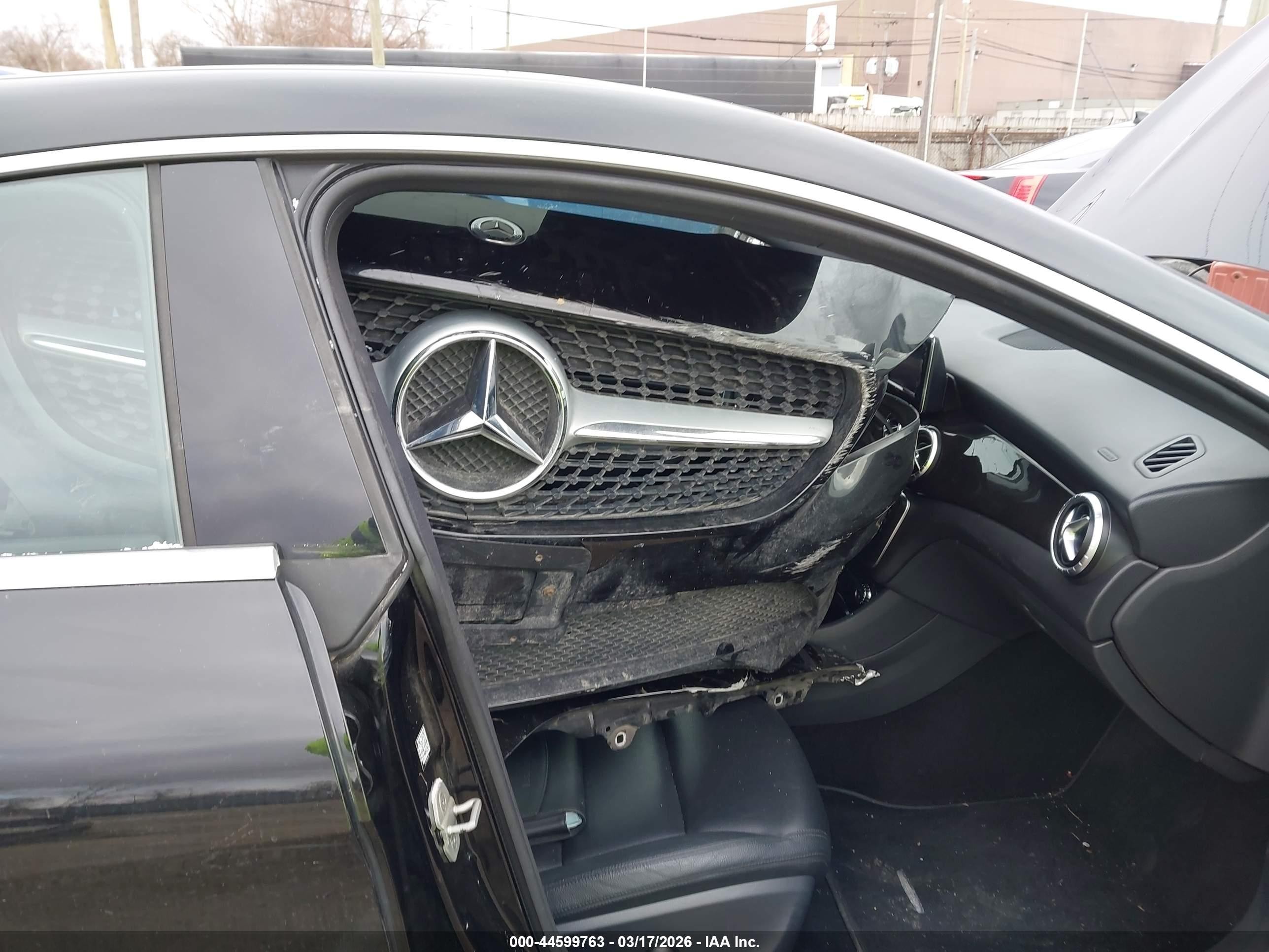 2014 Mercedes-benz Cla 250   Black vin: WDDSJ4EB9EN059118