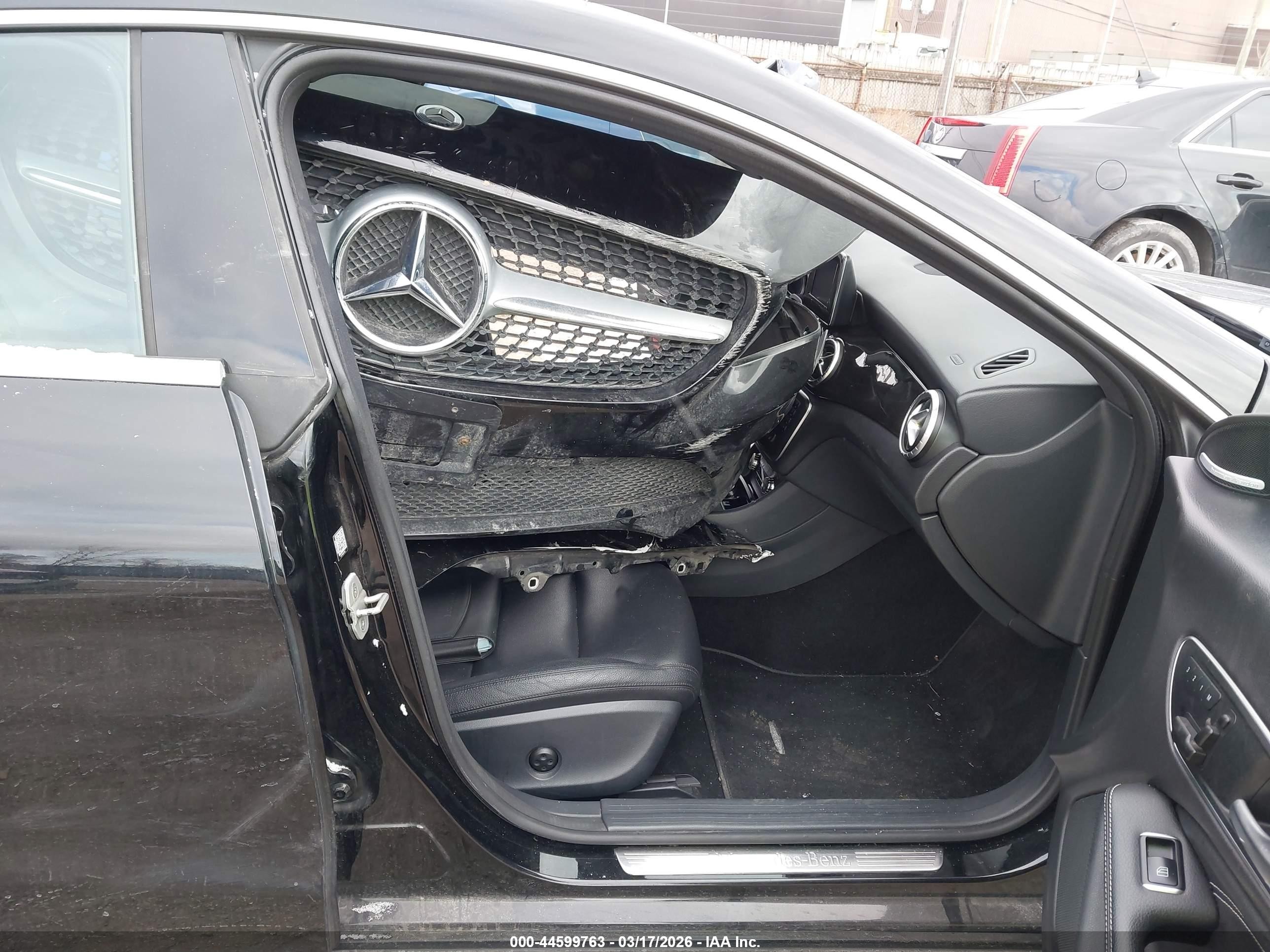 2014 Mercedes-benz Cla 250   Black vin: WDDSJ4EB9EN059118