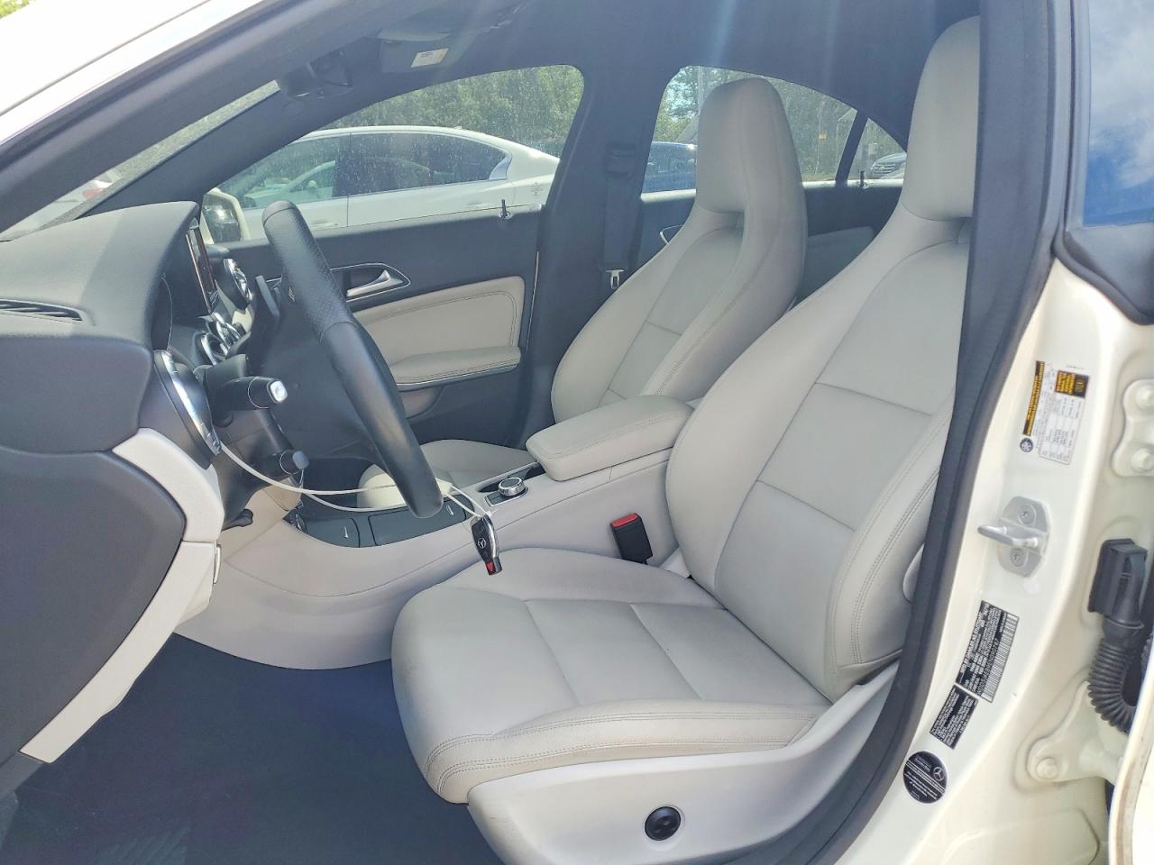 2014 Mercedes-benz Cla 250 White vin: WDDSJ4EB9EN090787
