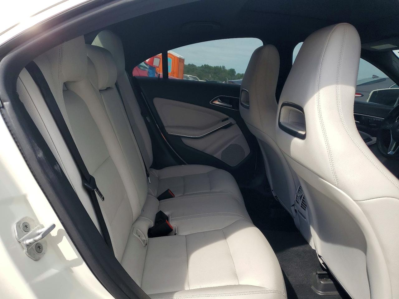 2014 Mercedes-benz Cla 250 White vin: WDDSJ4EB9EN090787