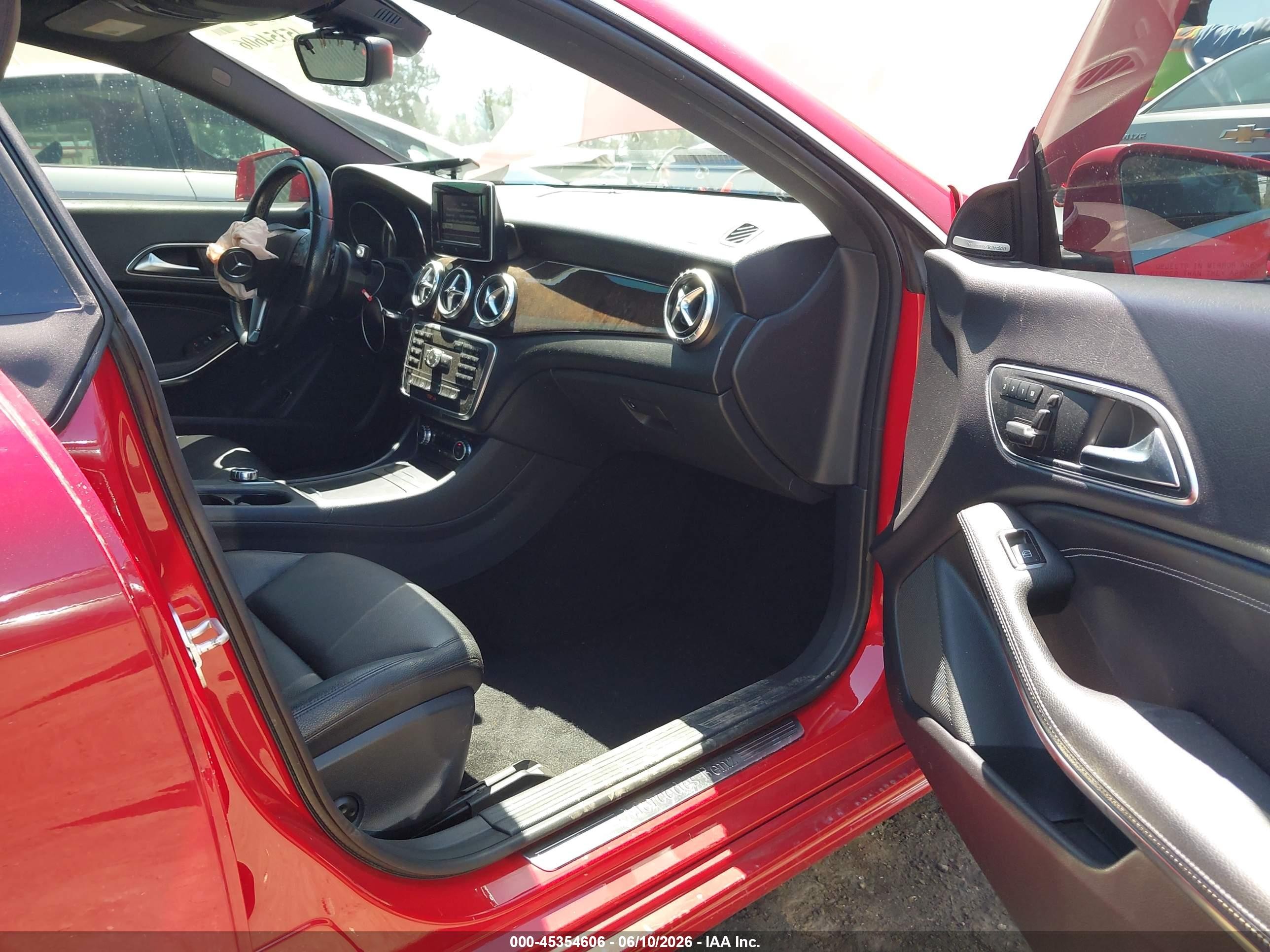 2014 Mercedes-benz Cla 250   Red vin: WDDSJ4EB9EN137204