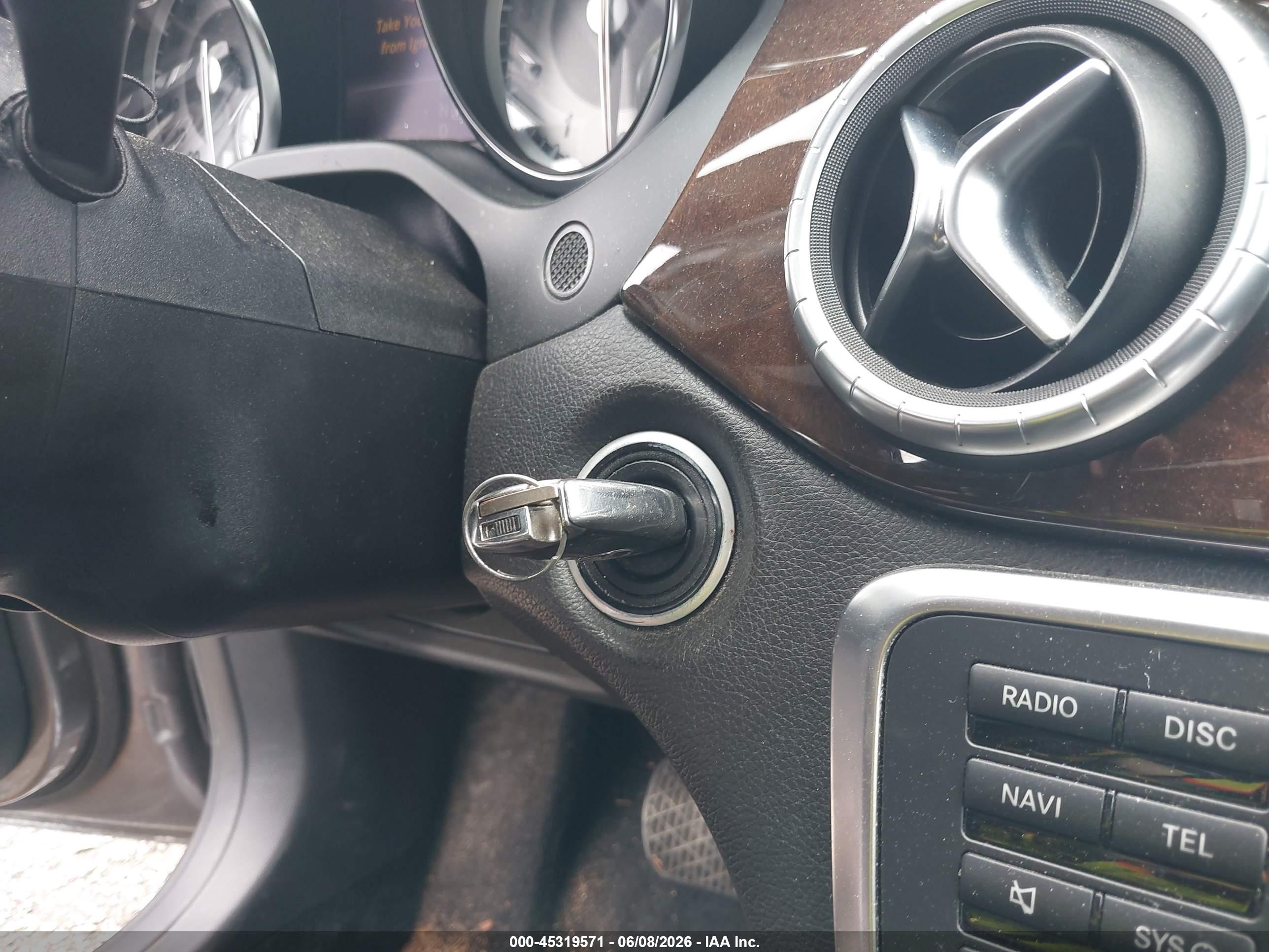 2014 Mercedes-benz Cla 250   Silver vin: WDDSJ4EB9EN156092