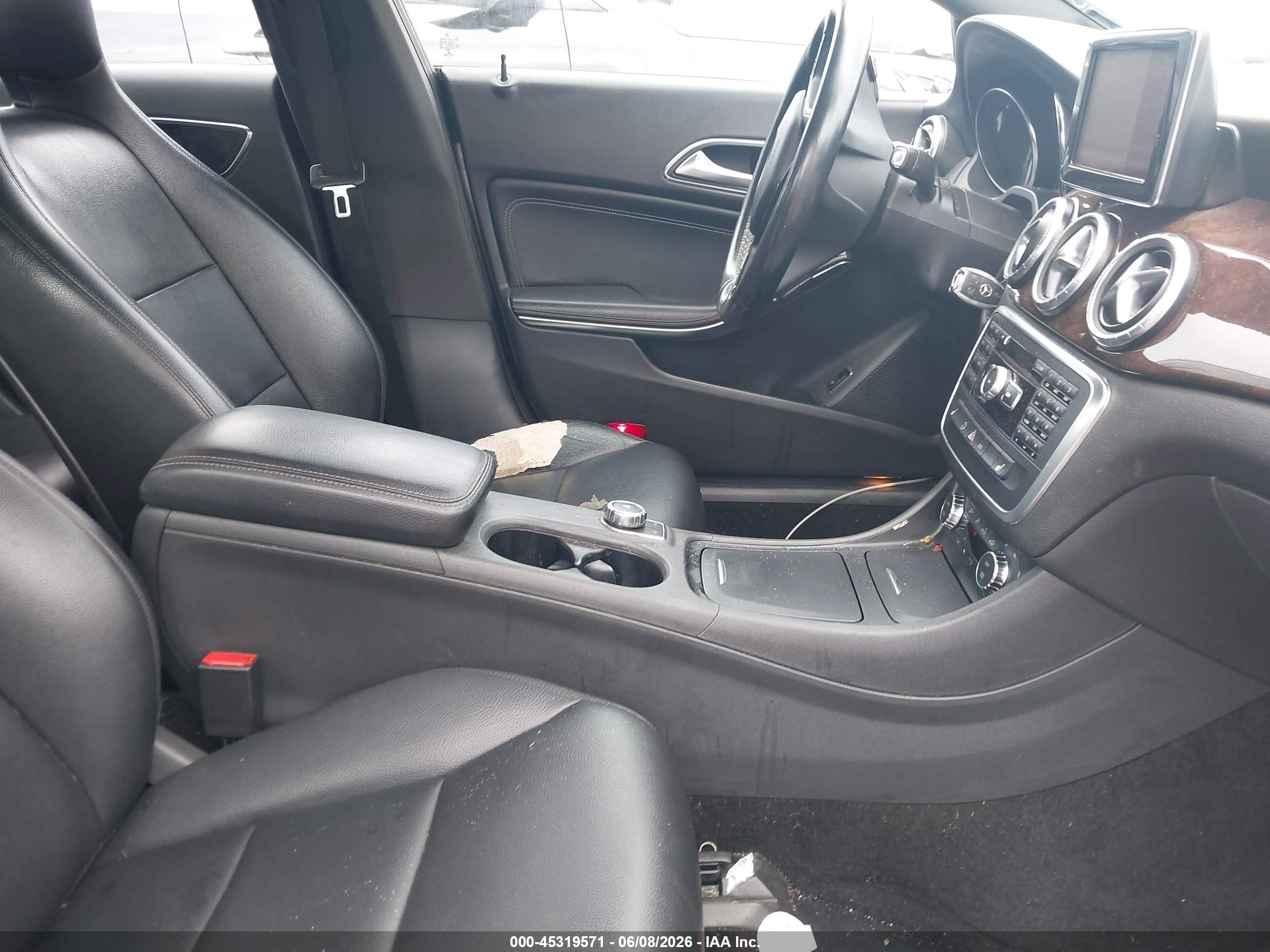 2014 Mercedes-benz Cla 250   Silver vin: WDDSJ4EB9EN156092