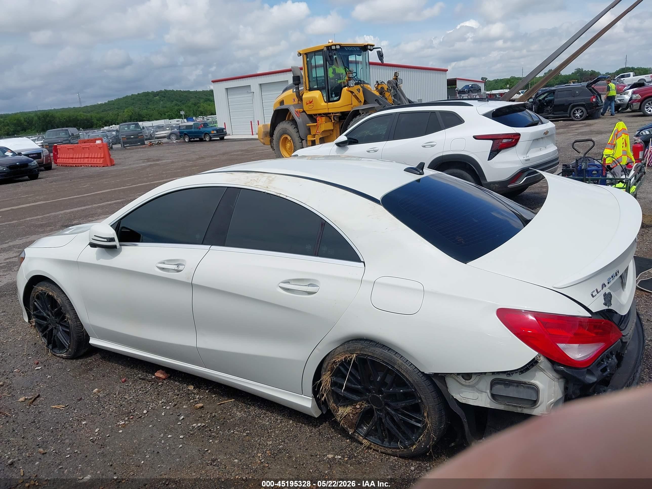 2015 Mercedes-benz Cla 250   White vin: WDDSJ4EB9FN219581
