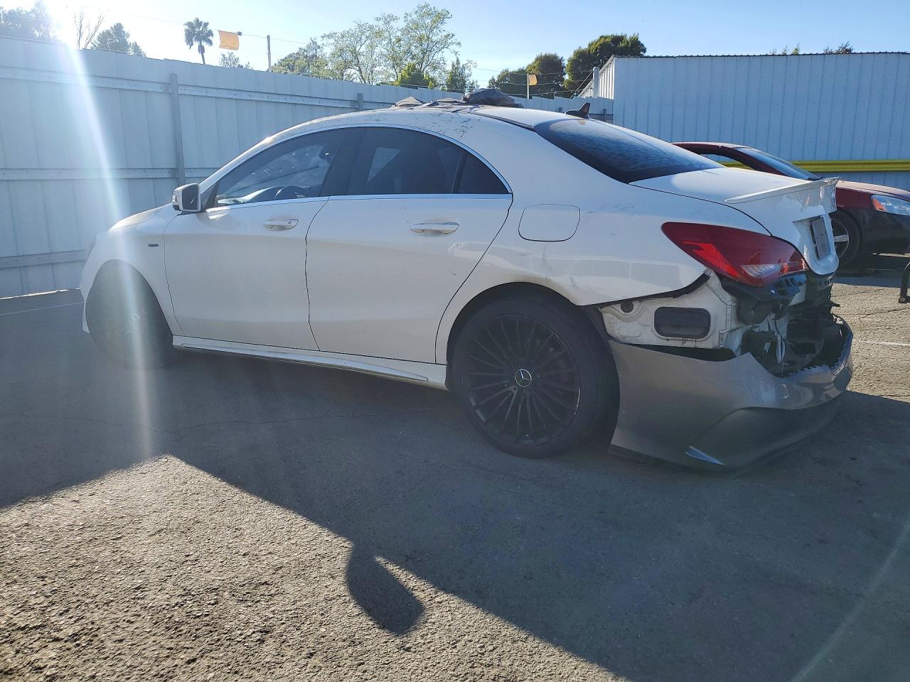 2015 Mercedes-benz Cla 250 Белый vin: WDDSJ4EB9FN284429