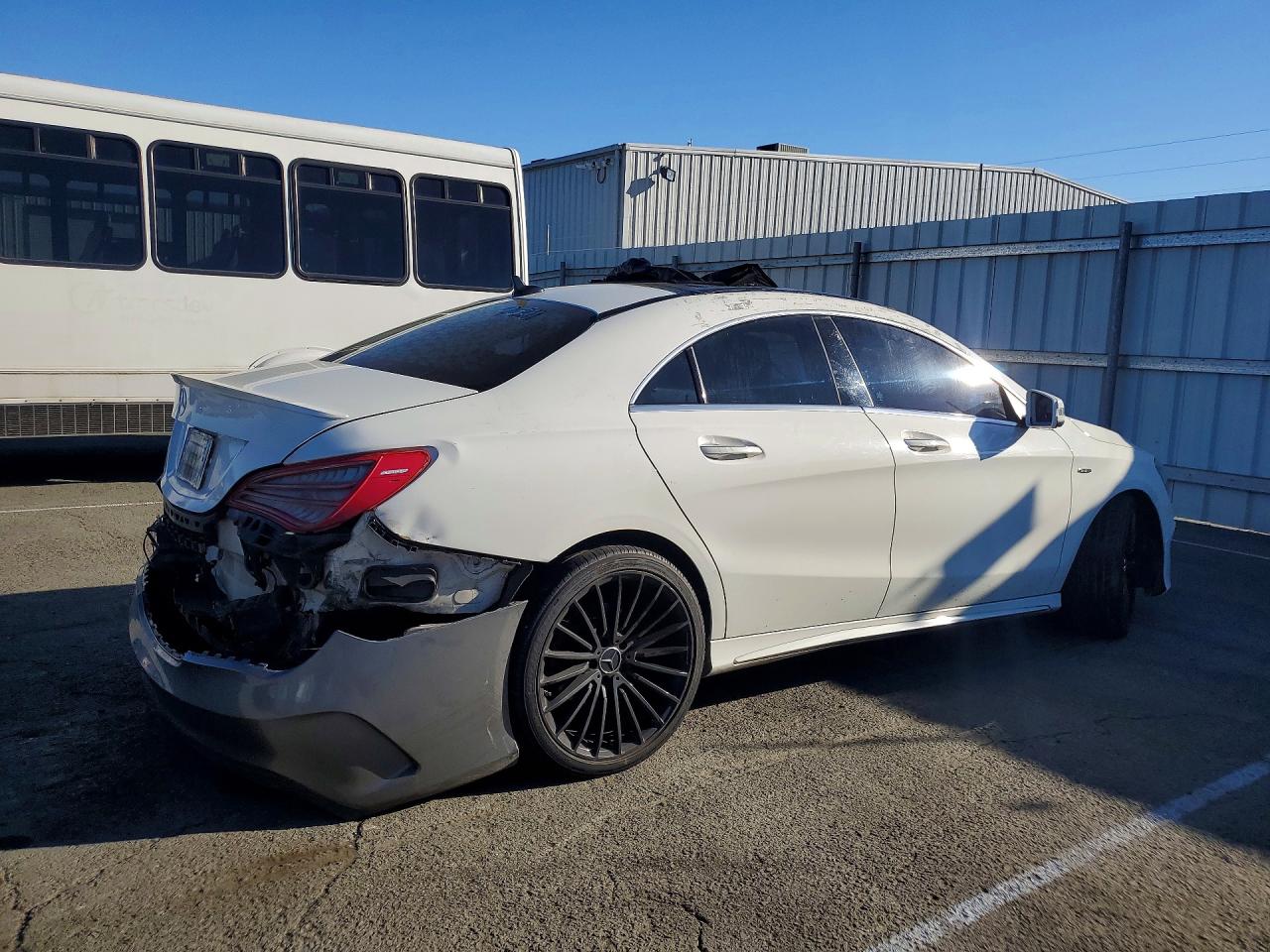 2015 Mercedes-benz Cla 250 Белый vin: WDDSJ4EB9FN284429