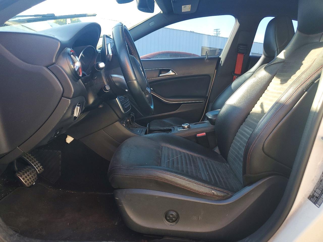 2015 Mercedes-benz Cla 250 Белый vin: WDDSJ4EB9FN284429