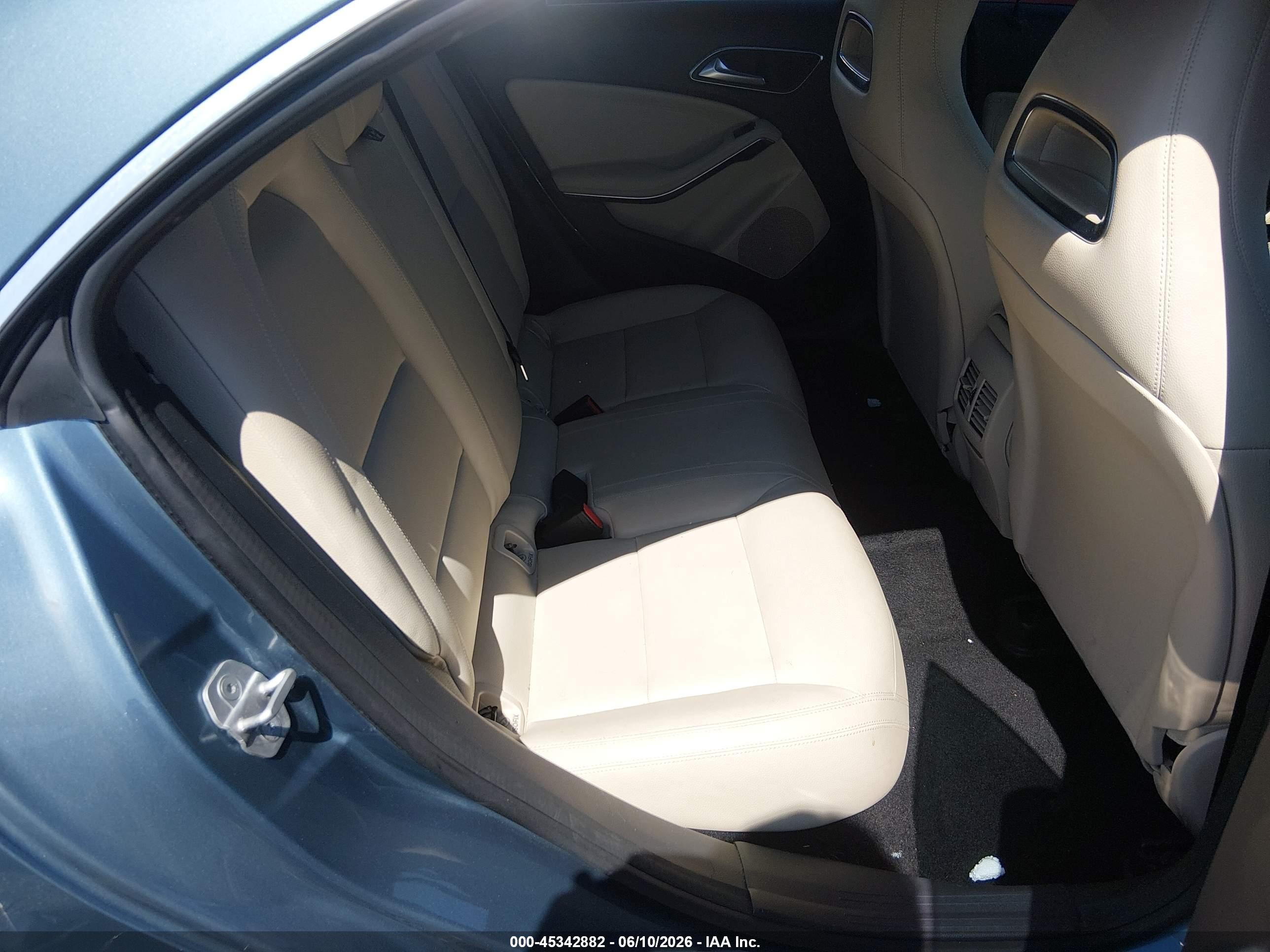 2014 Mercedes-benz Cla 250   Blue vin: WDDSJ4EBXEN036012