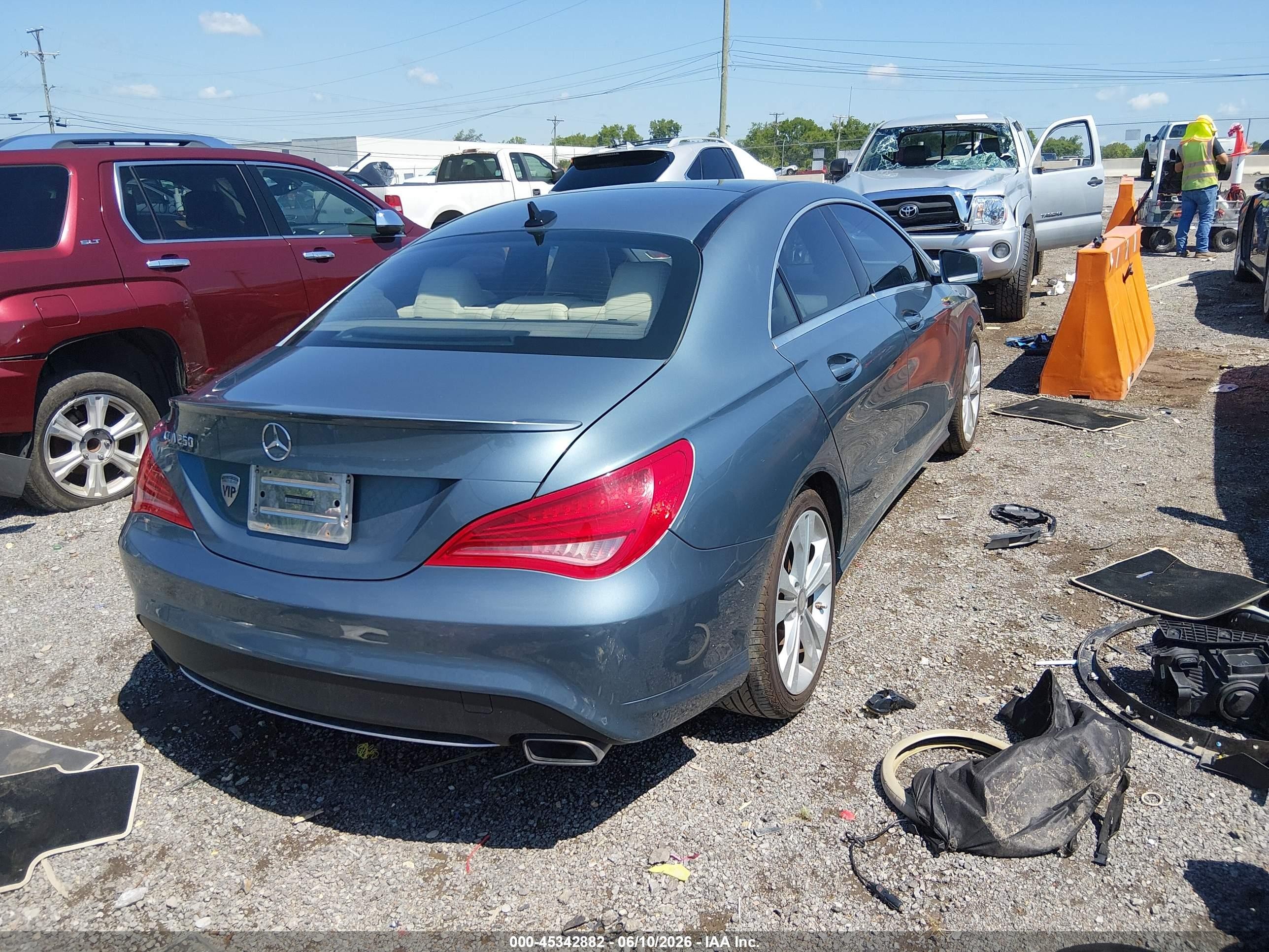 2014 Mercedes-benz Cla 250   Blue vin: WDDSJ4EBXEN036012