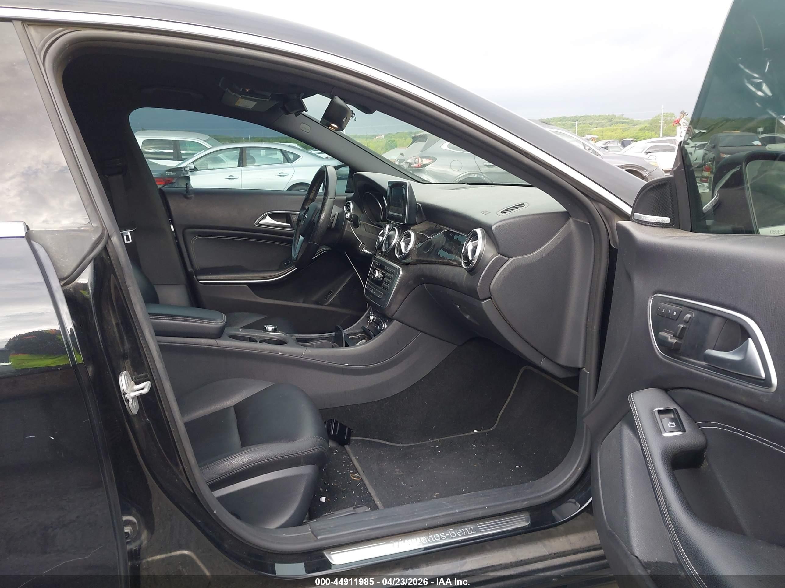 2014 Mercedes-benz Cla 250   Black vin: WDDSJ4EBXEN038150