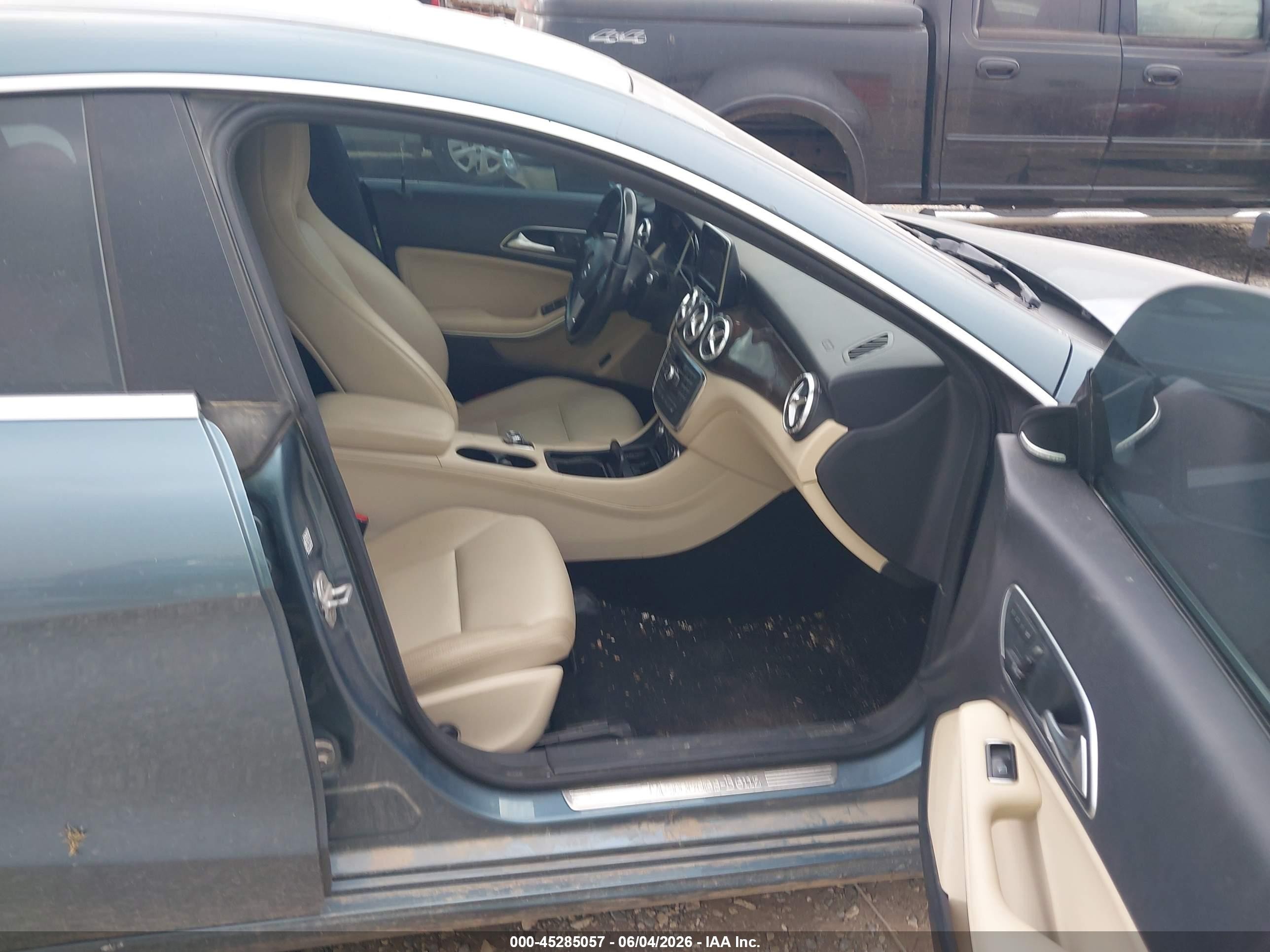 2014 Mercedes-benz Cla 250   Blue vin: WDDSJ4EBXEN047589