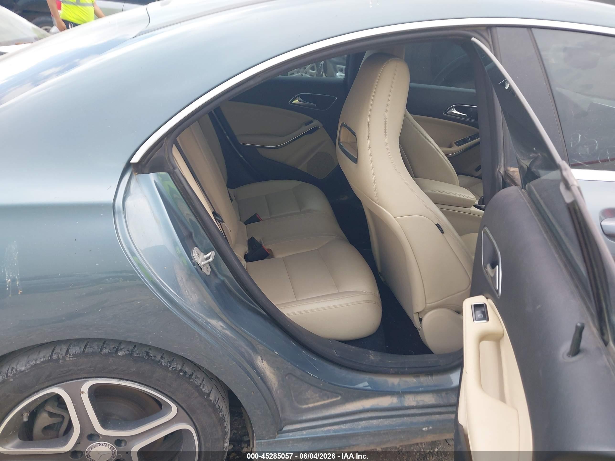 2014 Mercedes-benz Cla 250   Blue vin: WDDSJ4EBXEN047589