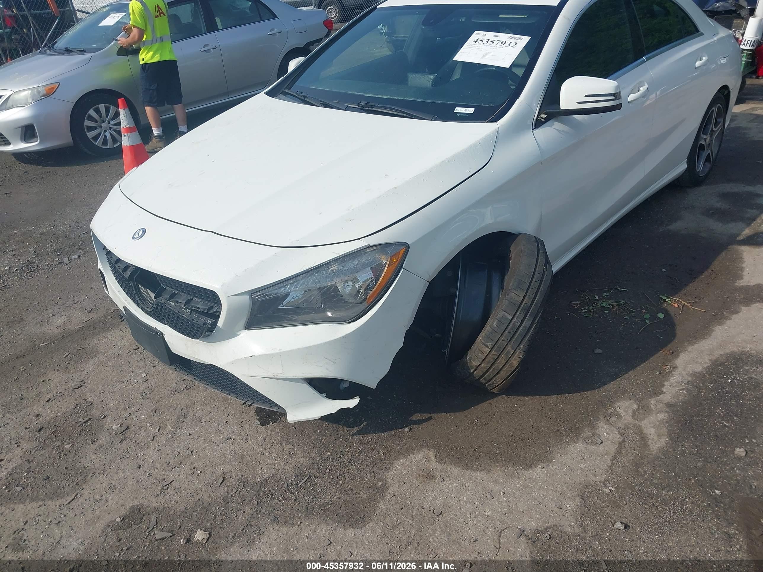 2014 Mercedes-benz Cla 250 White vin: WDDSJ4EBXEN048418