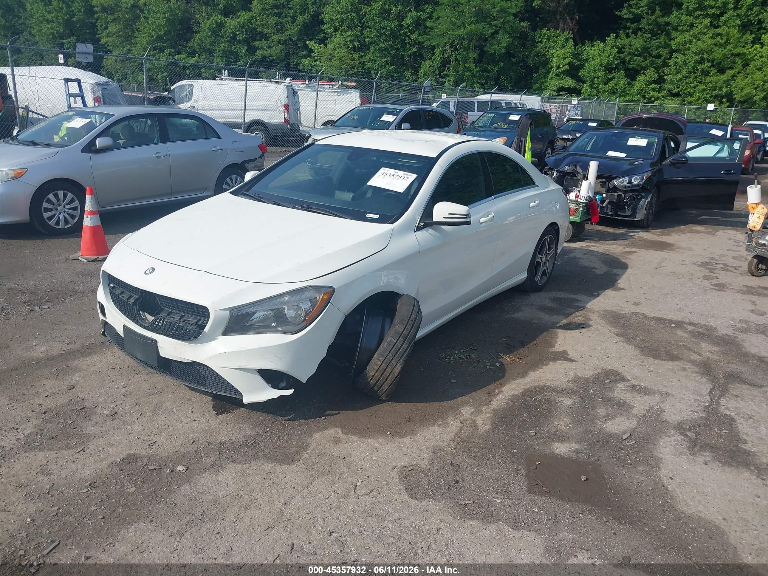 2014 Mercedes-benz Cla 250 White vin: WDDSJ4EBXEN048418