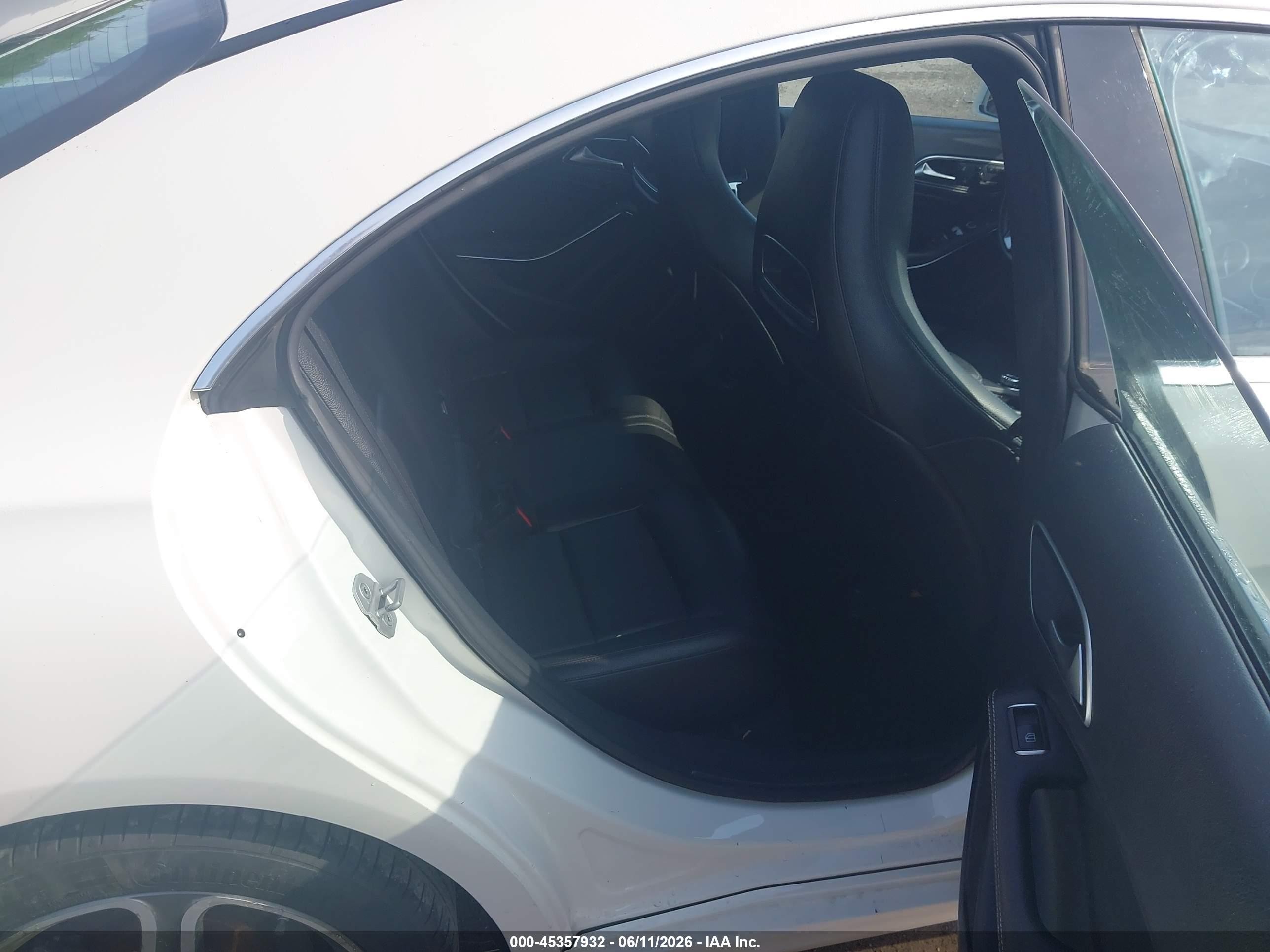 2014 Mercedes-benz Cla 250 White vin: WDDSJ4EBXEN048418
