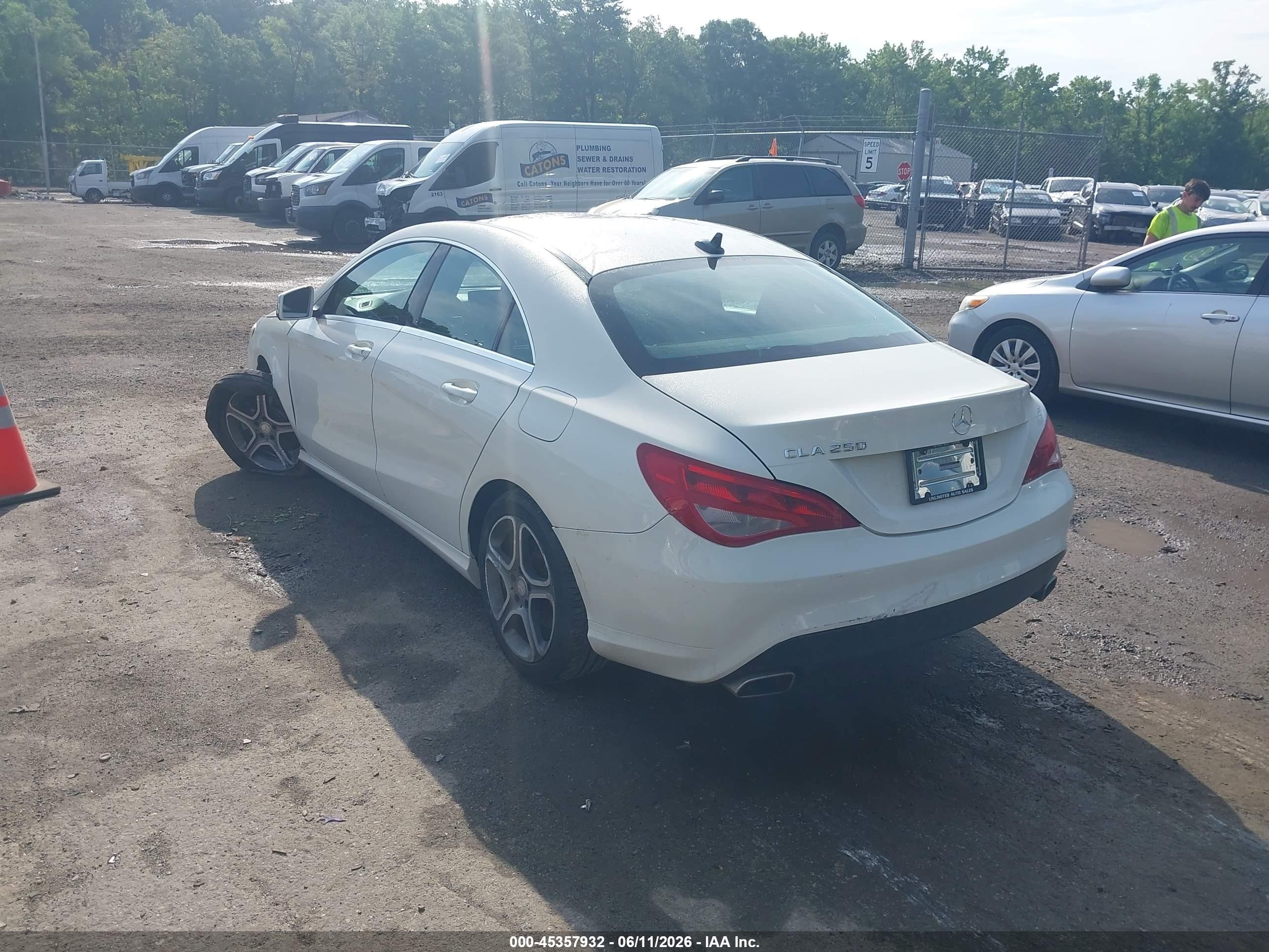 2014 Mercedes-benz Cla 250 White vin: WDDSJ4EBXEN048418