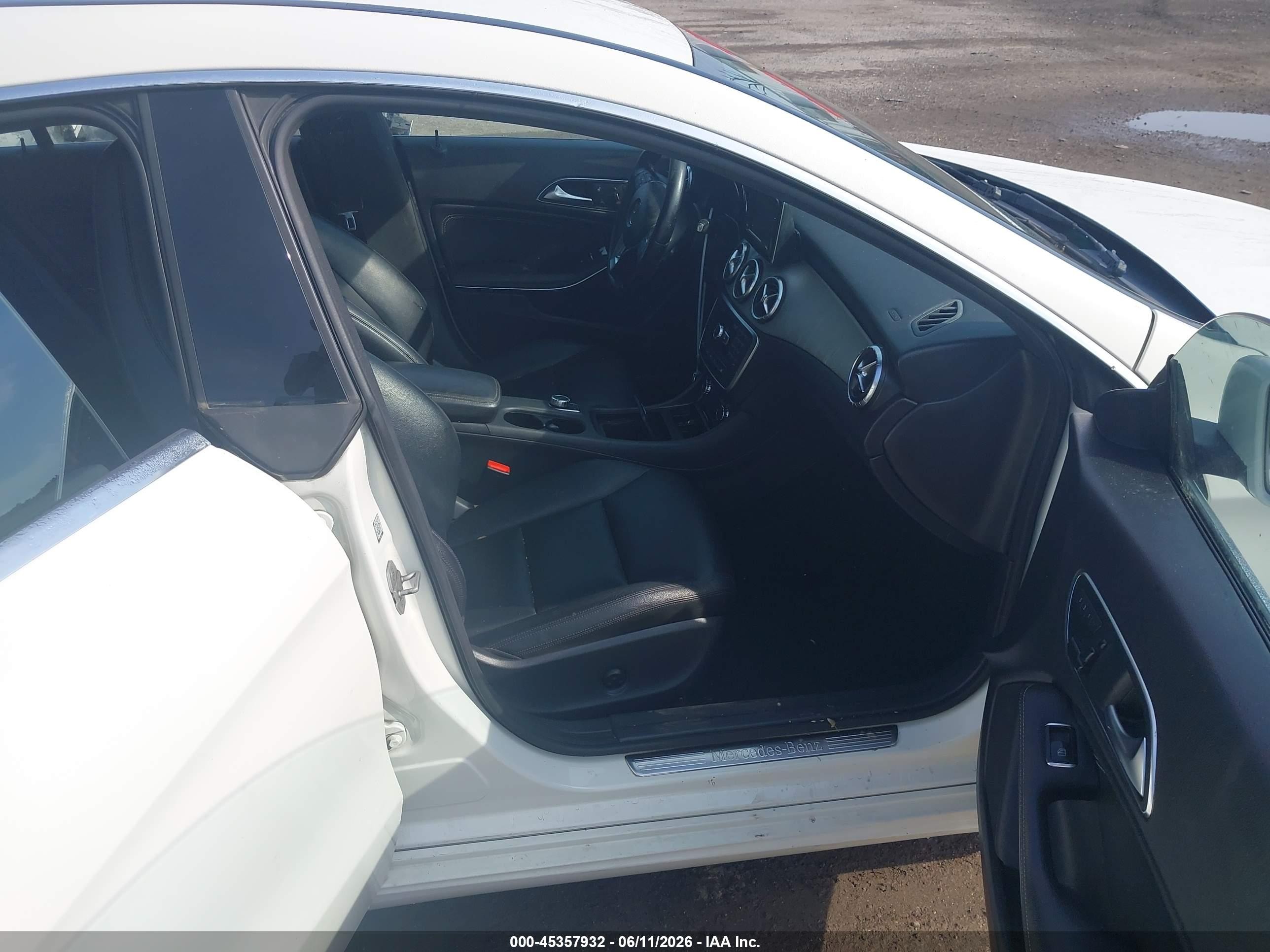 2014 Mercedes-benz Cla 250 White vin: WDDSJ4EBXEN048418