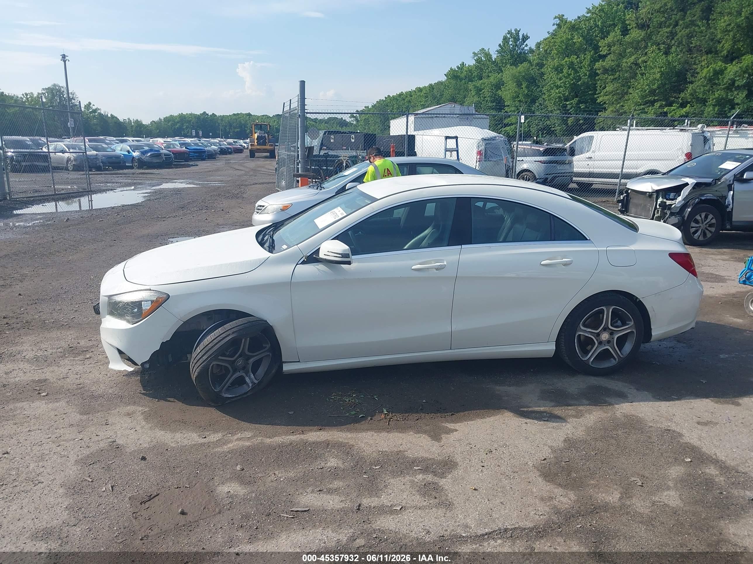 2014 Mercedes-benz Cla 250 White vin: WDDSJ4EBXEN048418