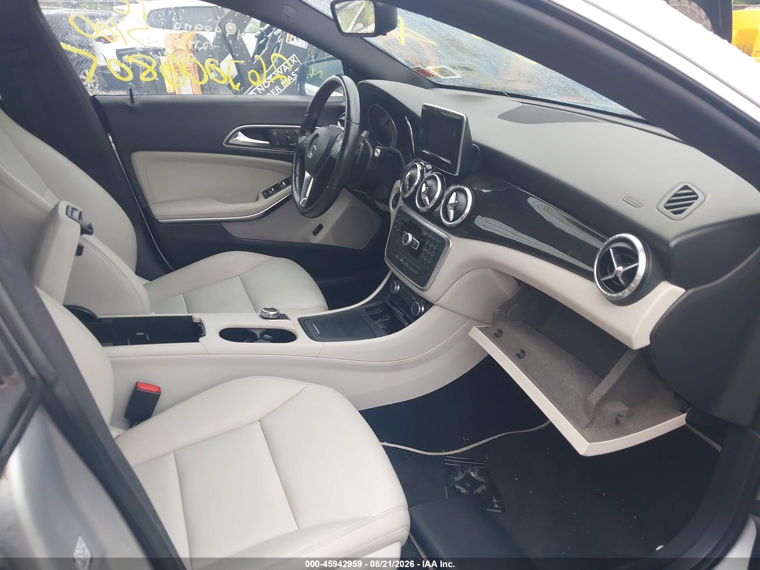 2014 Mercedes-benz Cla 250   Silver vin: WDDSJ4EBXEN128172