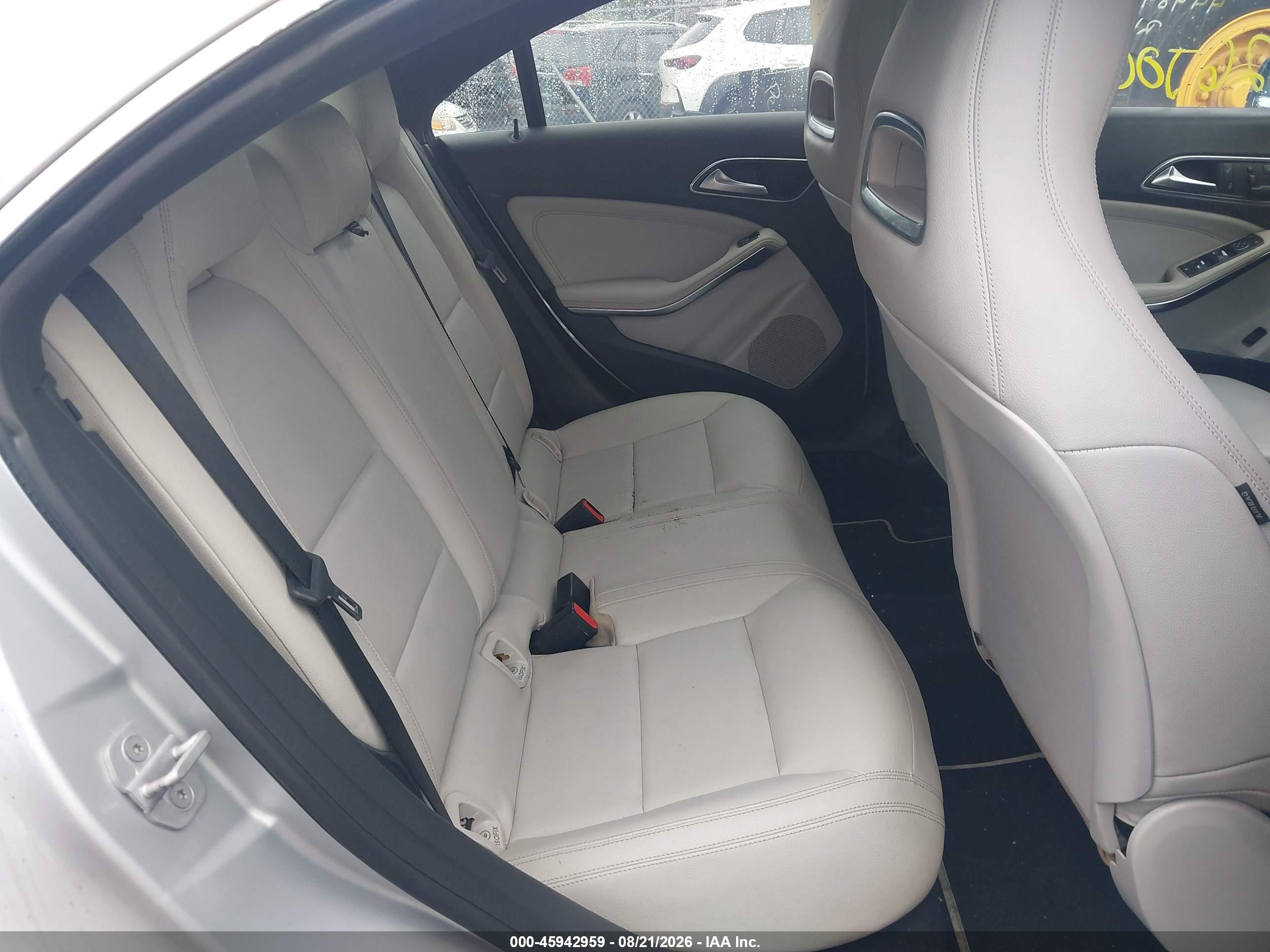 2014 Mercedes-benz Cla 250   Silver vin: WDDSJ4EBXEN128172