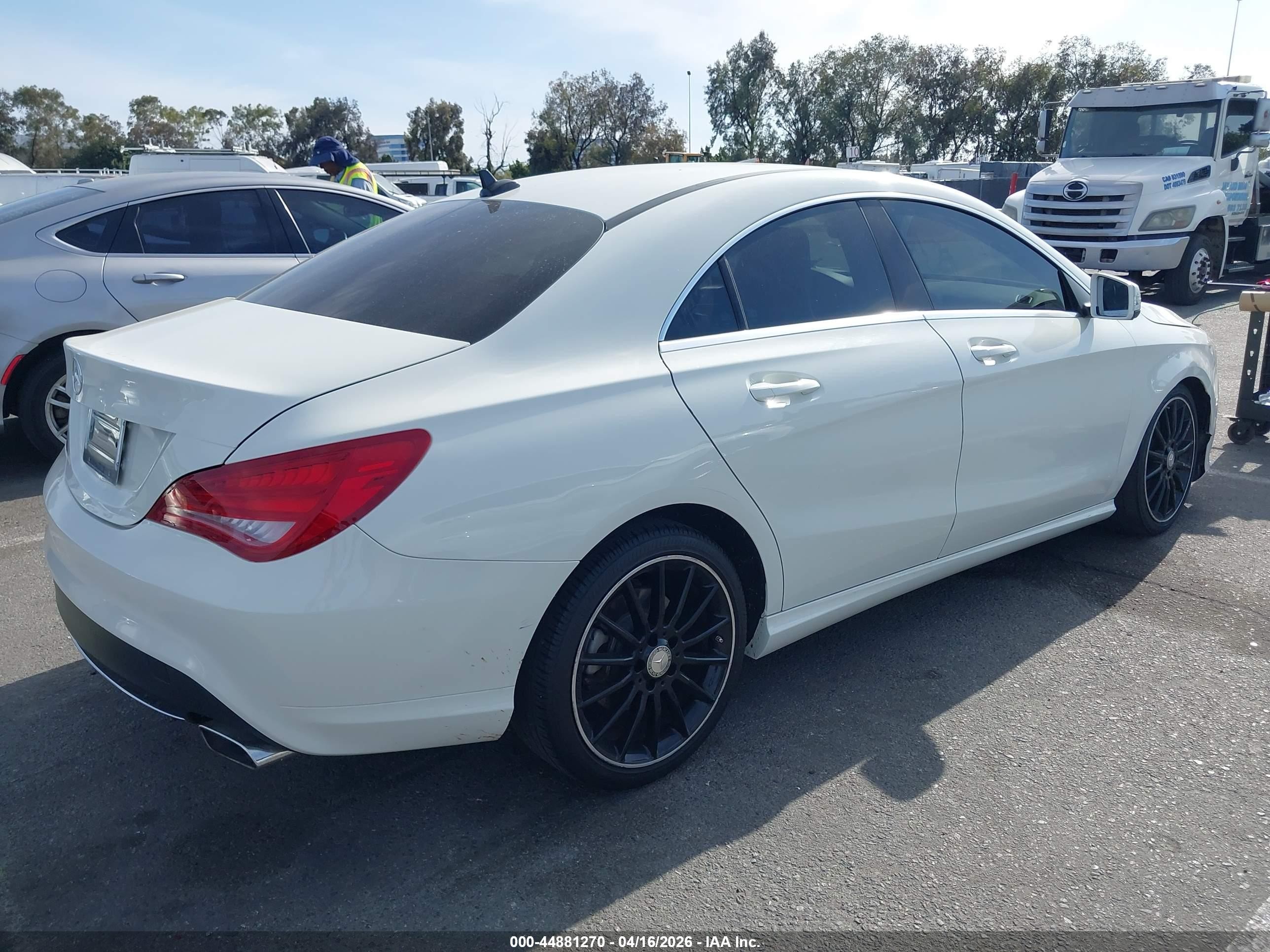 2014 Mercedes-benz Cla 250   White vin: WDDSJ4EBXEN138779