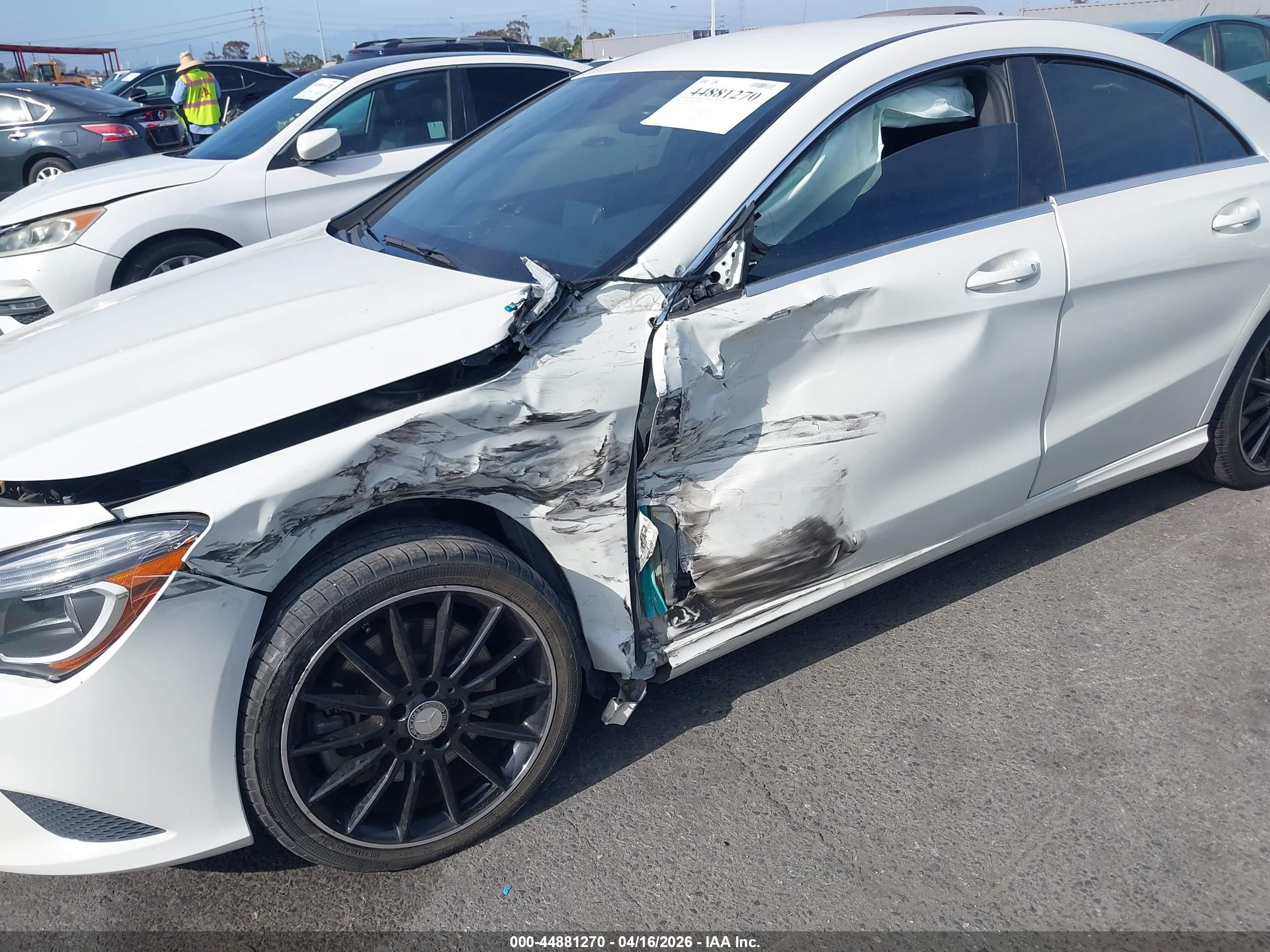 2014 Mercedes-benz Cla 250   White vin: WDDSJ4EBXEN138779