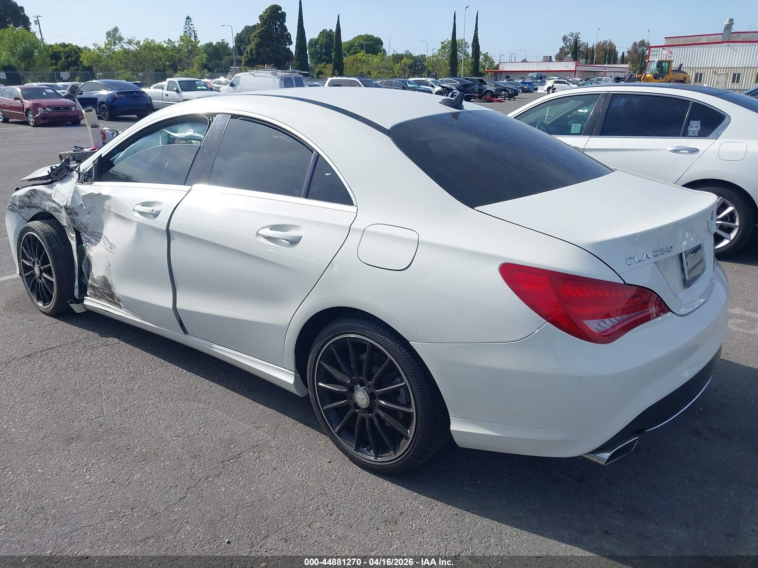 2014 Mercedes-benz Cla 250   White vin: WDDSJ4EBXEN138779