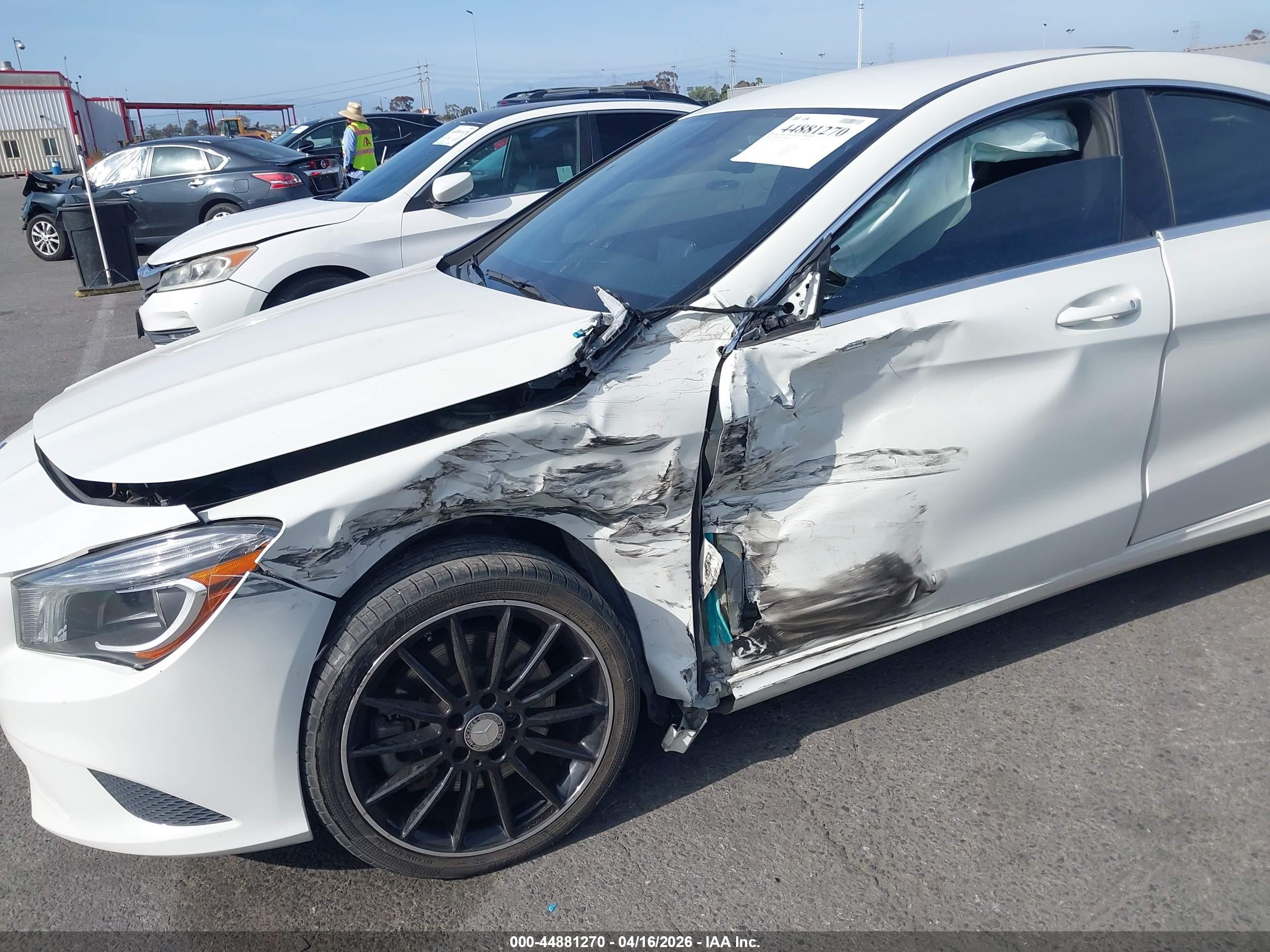 2014 Mercedes-benz Cla 250   White vin: WDDSJ4EBXEN138779